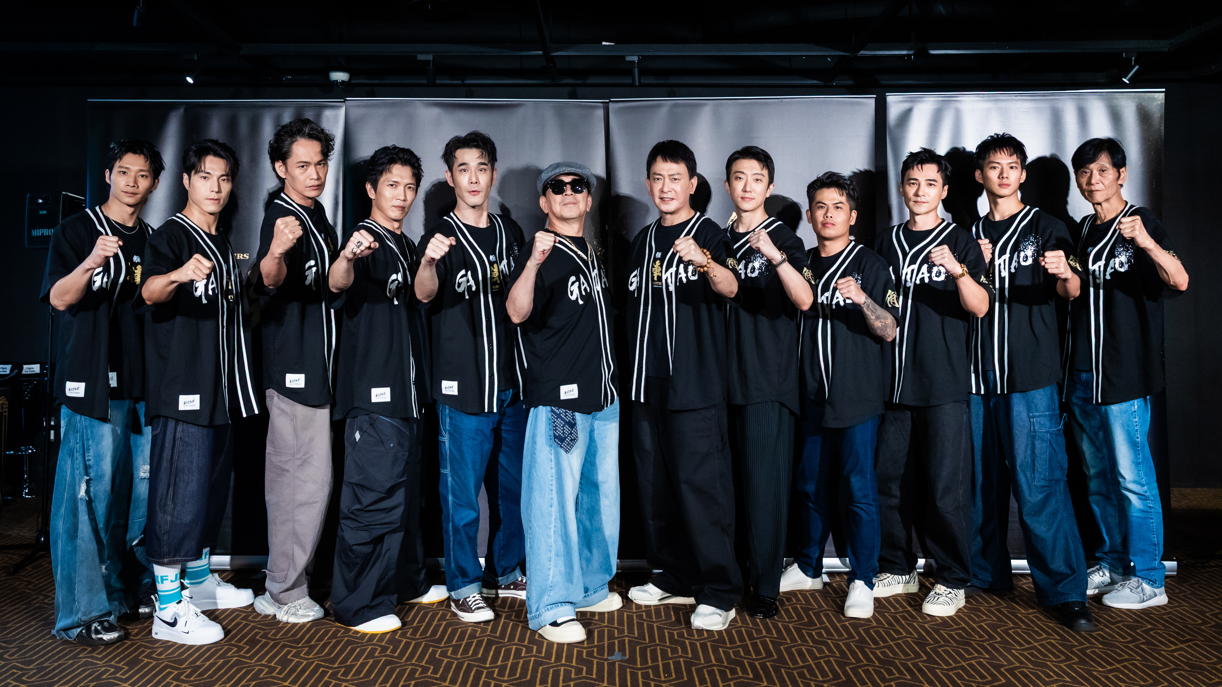 王識賢拍《角頭－鬥陣欸》肌腱拉傷　喜翔「一字馬劈開」無奈：三個掰咖