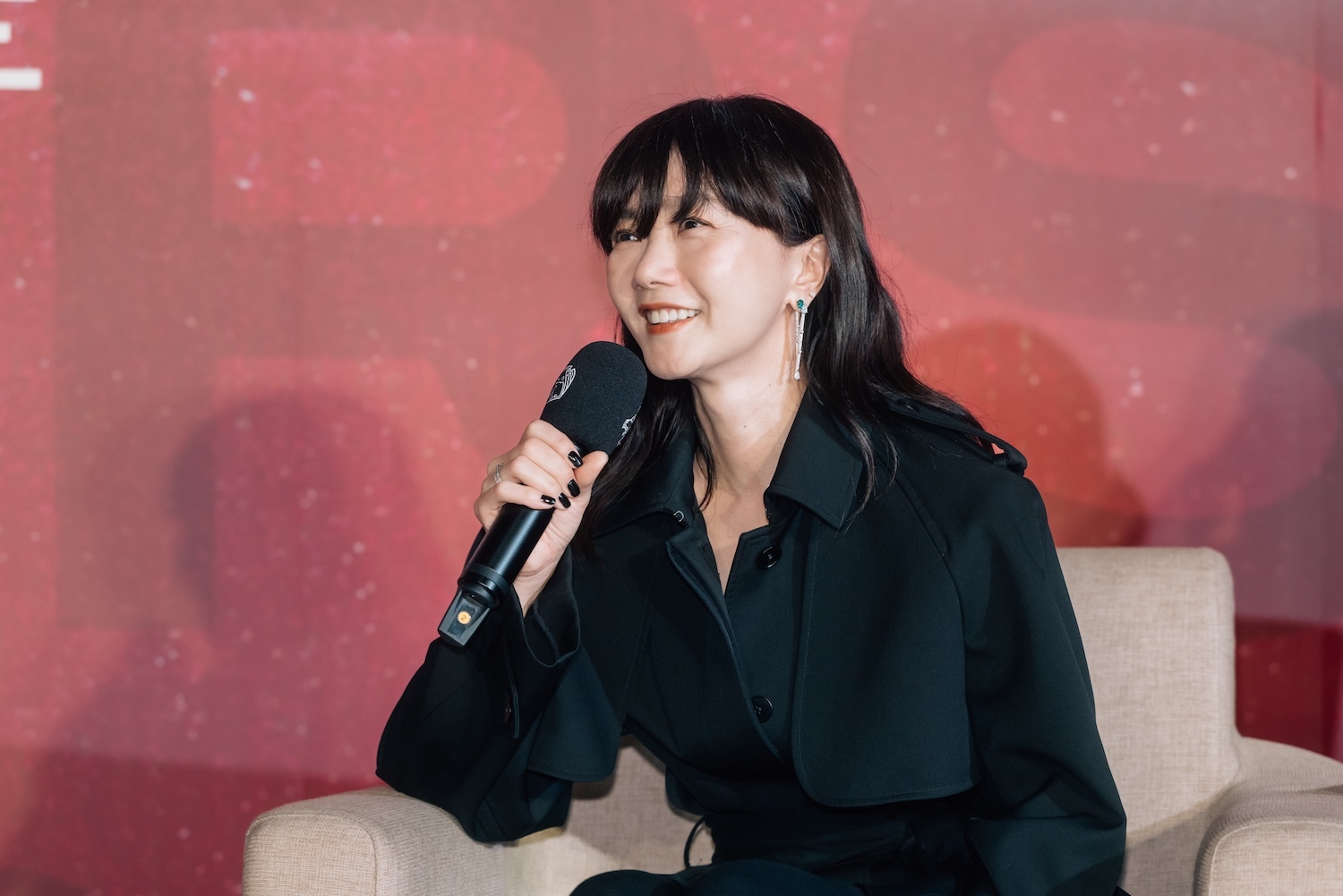 裴斗娜首度來台讚「台灣風景超美」　被麵店老闆秒認出喊：嚇一跳