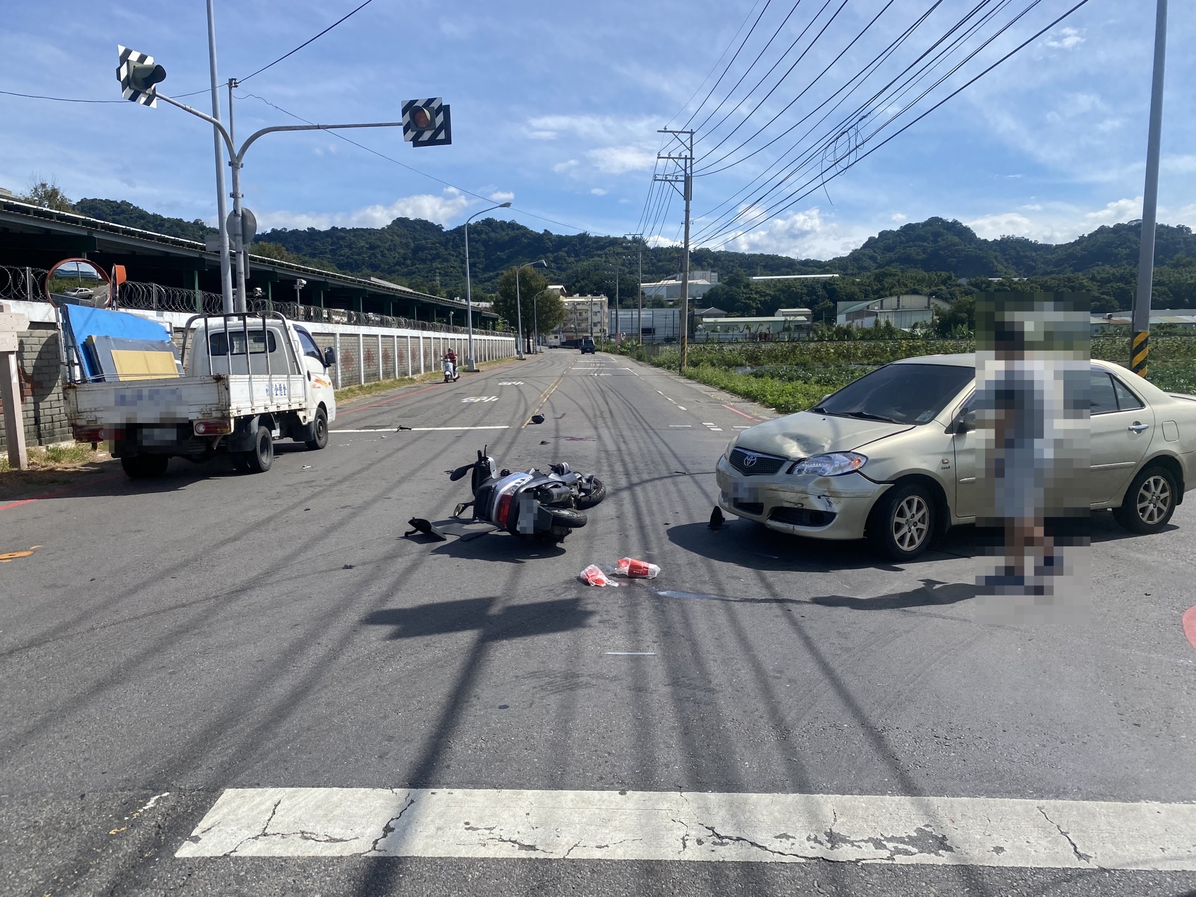 快訊／台中驚傳嚴重車禍！騎士遭左轉車撞飛「意識不清」送醫搶救