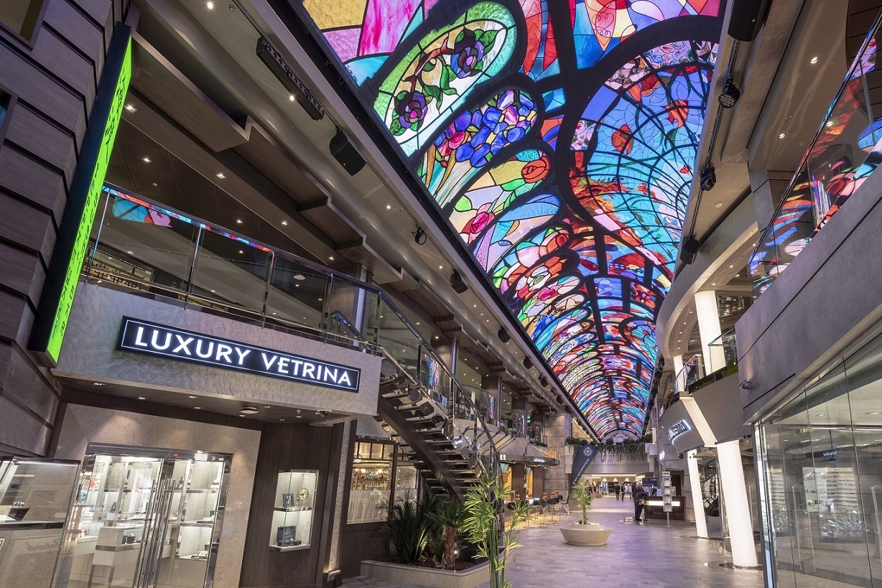 榮耀大道被譽為「海上香榭大道」