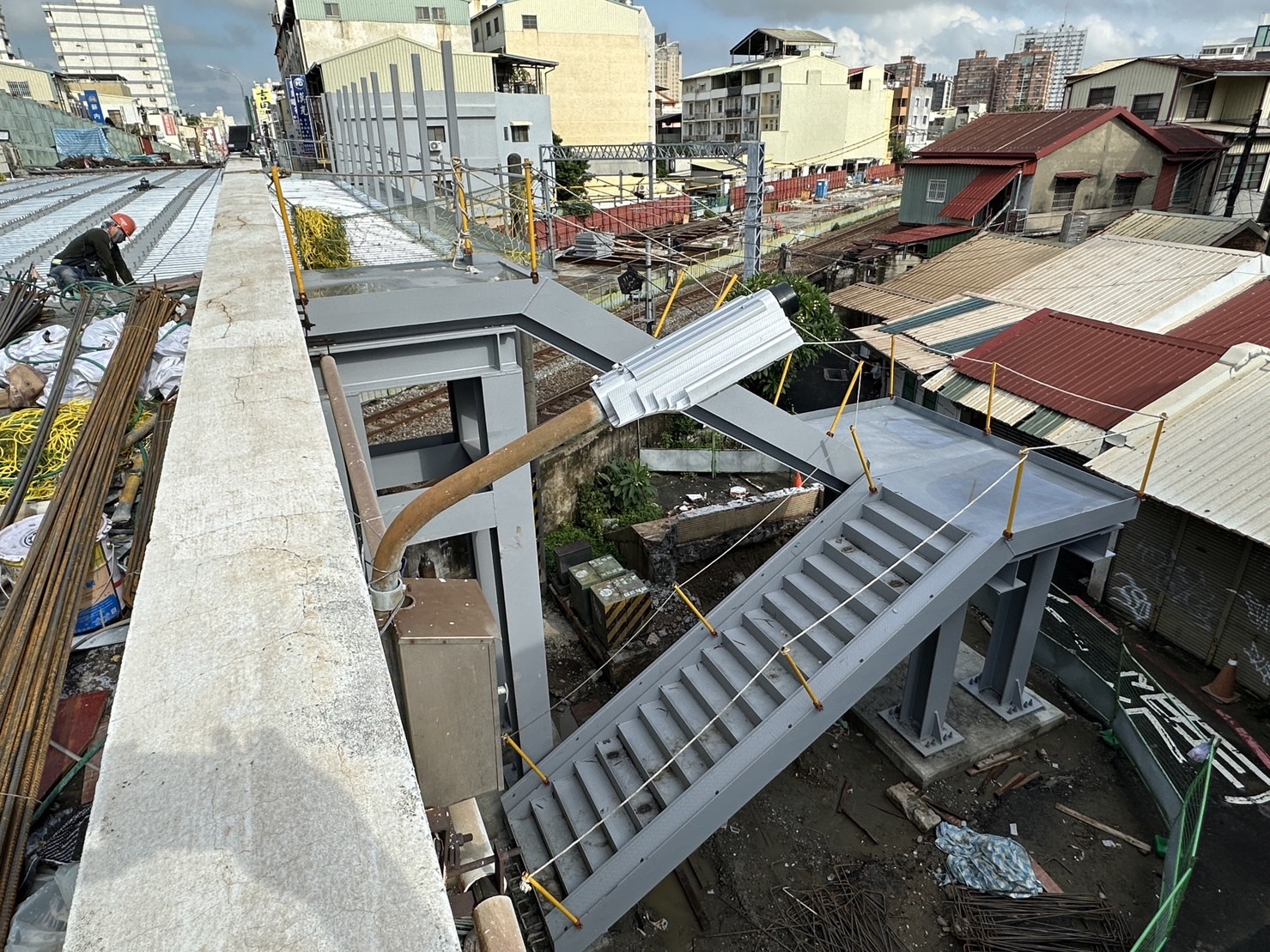 8個月了！8月31日東門陸橋恢復開放汽機車通行　公車及大型車輛維持改道