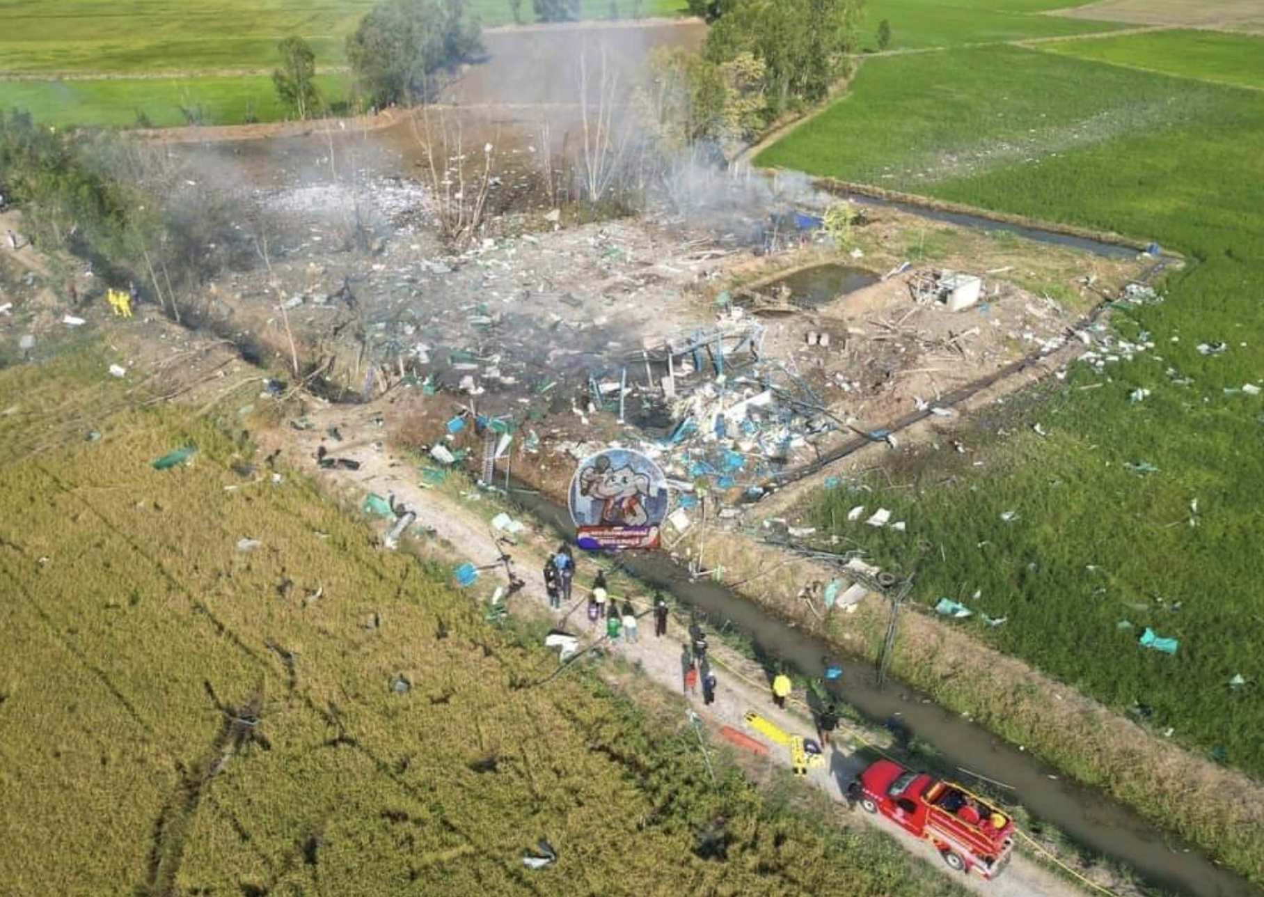 泰煙火工廠爆炸！23名員工炸飛全數罹難　「屍塊飛50米」現場畫面曝