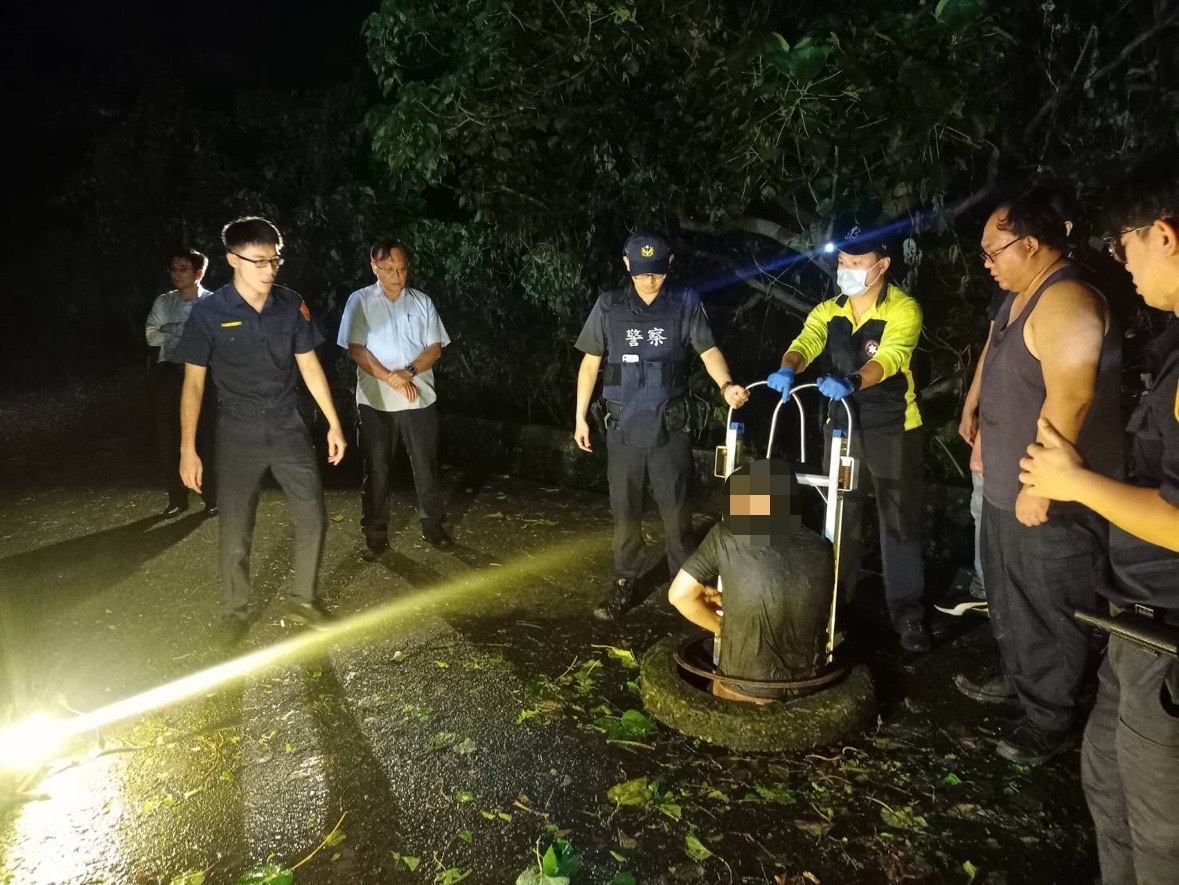 基隆通緝犯送醫趁機落跑！跳進化糞池仍遭包圍　只好狼狽爬出洞口