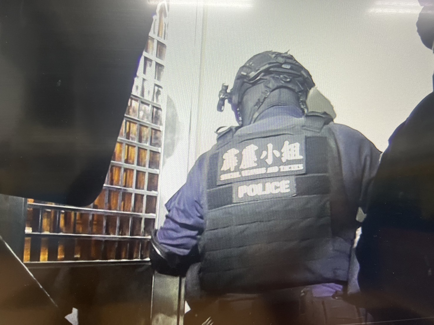 把警察當塑膠？囂張「把賭場蓋警局旁」　警突襲逮19人送辦