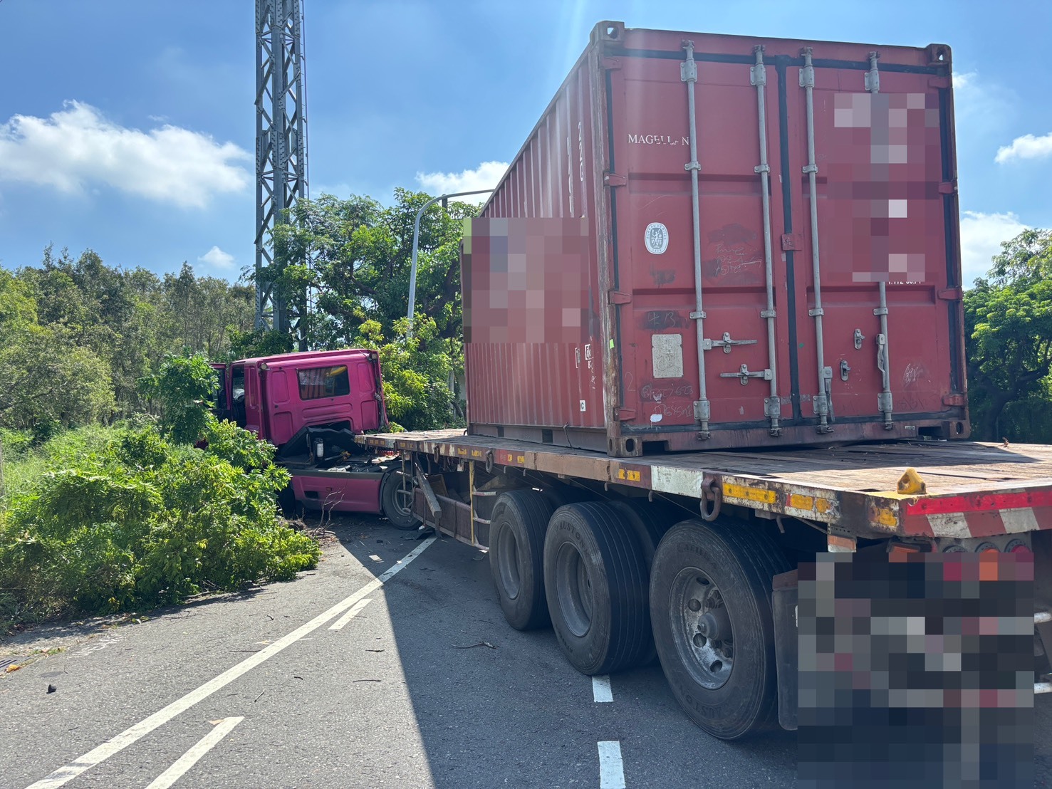 高雄驚悚車禍！疑垃圾車鬼切左轉釀禍　聯結車「煞不住」撞飛
