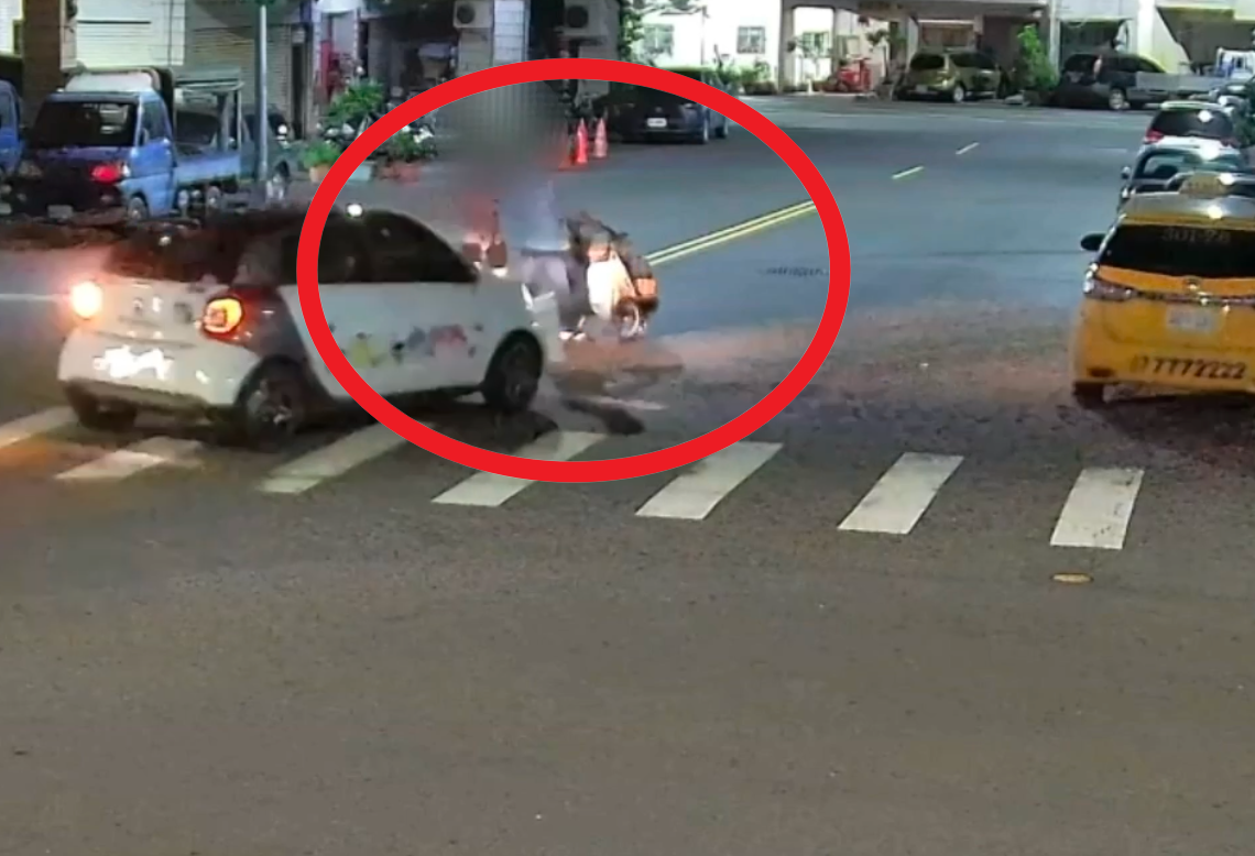 高雄行人地獄！男駕車左轉撞飛男子＋寵物狗　2人通通挨罰