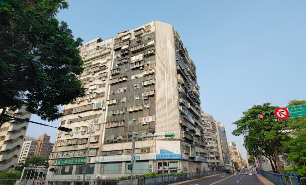 酒店妹月入20萬！月花1萬租「台北最兇猛凶宅大樓」她揭實況：沒在怕