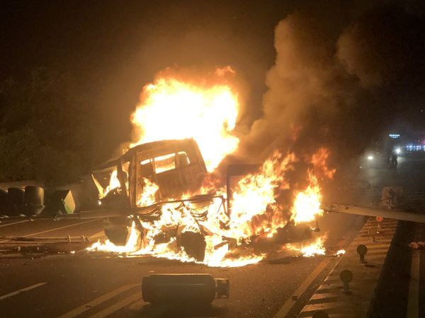 恐怖！彰化貨車載瓦斯鋼瓶　突自撞「爆炸成火球」駕駛活活被燒死