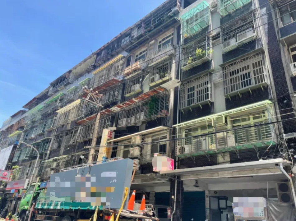 三重嚴重工安意外！工人遭鐵皮擊中「失足慘墜6樓」當場死亡