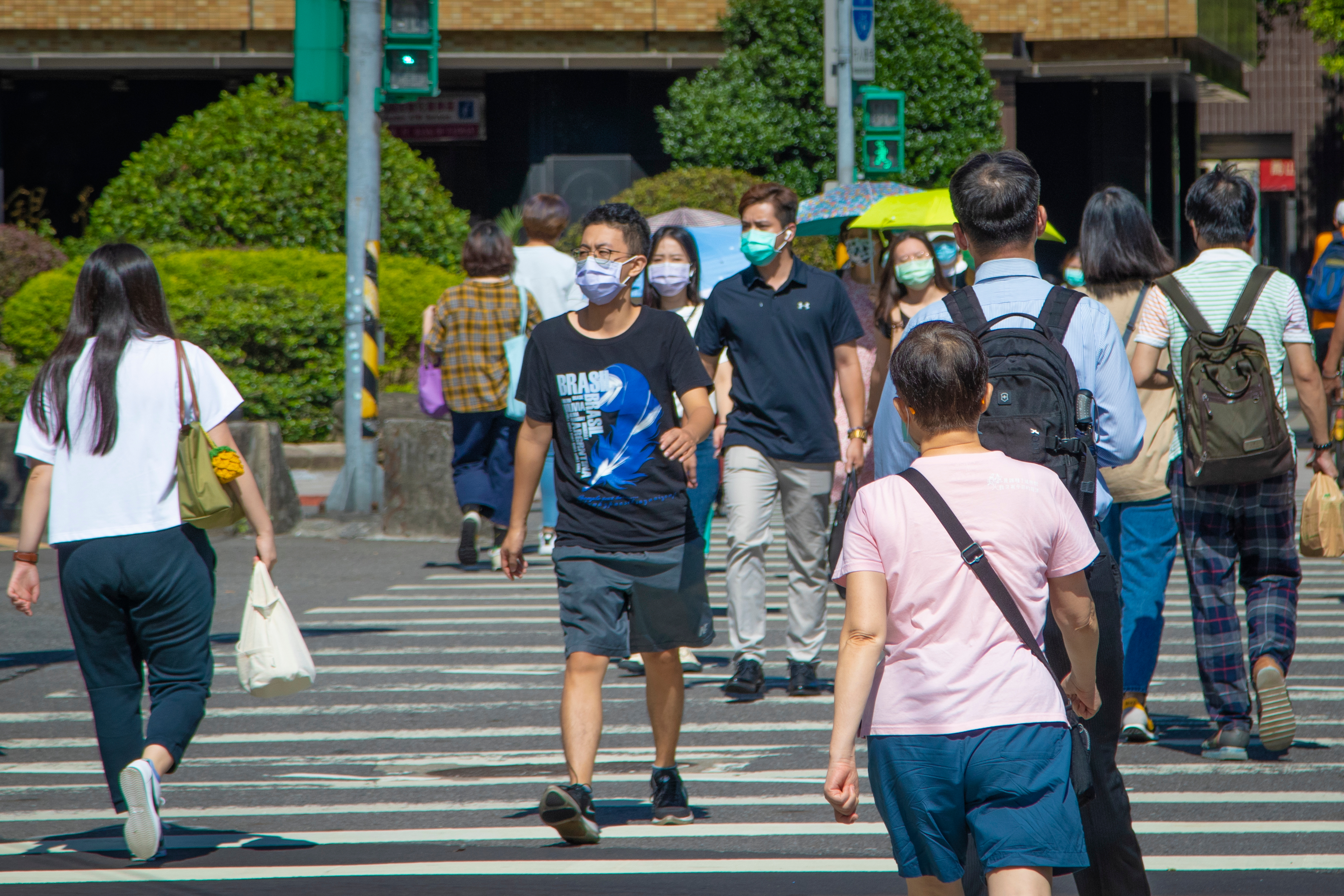 全台熱炸紅一片！高溫警報「16縣市狂飆36℃」　1地區竟38.8℃破紀錄