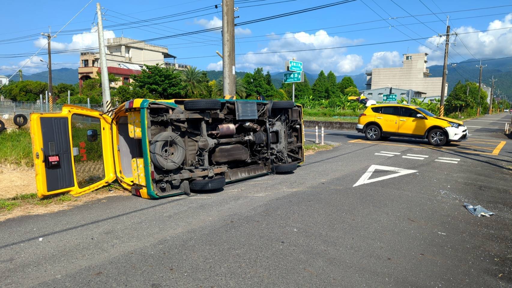 上學路慘撞！宜蘭「娃娃車翻覆」搶救中　11幼童受傷送醫