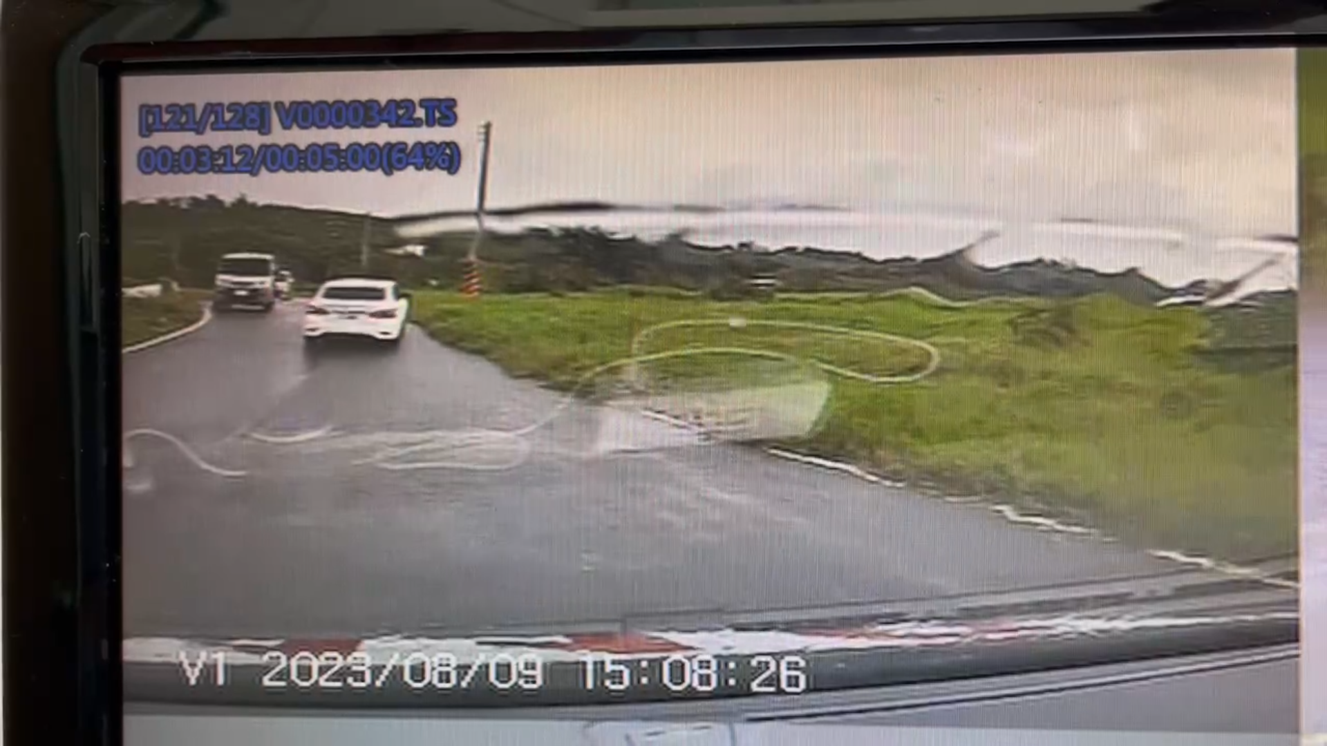 恆春有人遭雷擊！後壁湖民眾「戲水慘被閃電打」　家屬嚇壞急CPR