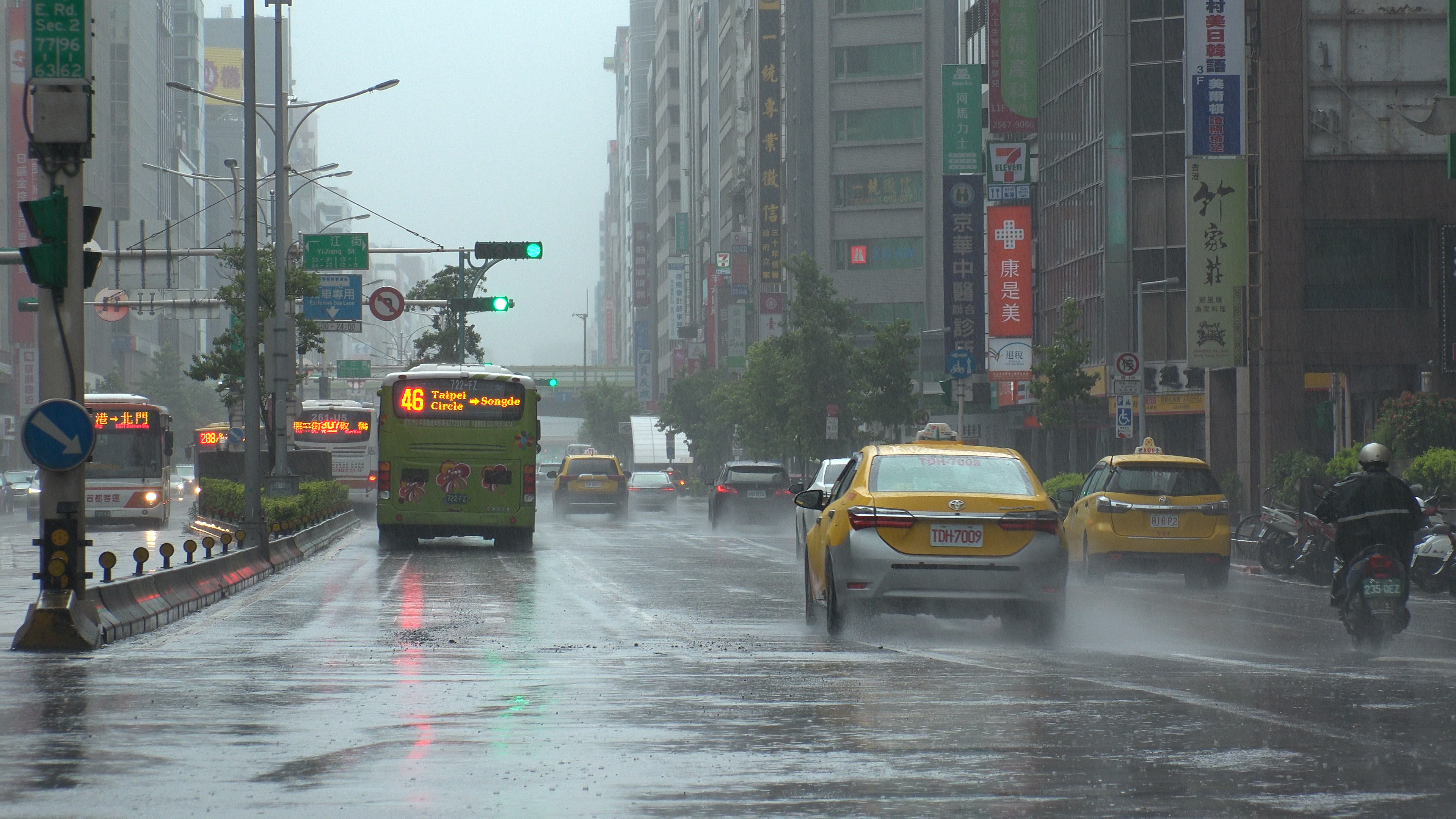 1縣市終於下雨！3地區大雨特報「午後雷陣雨強襲」　雙颱共舞路徑曝
