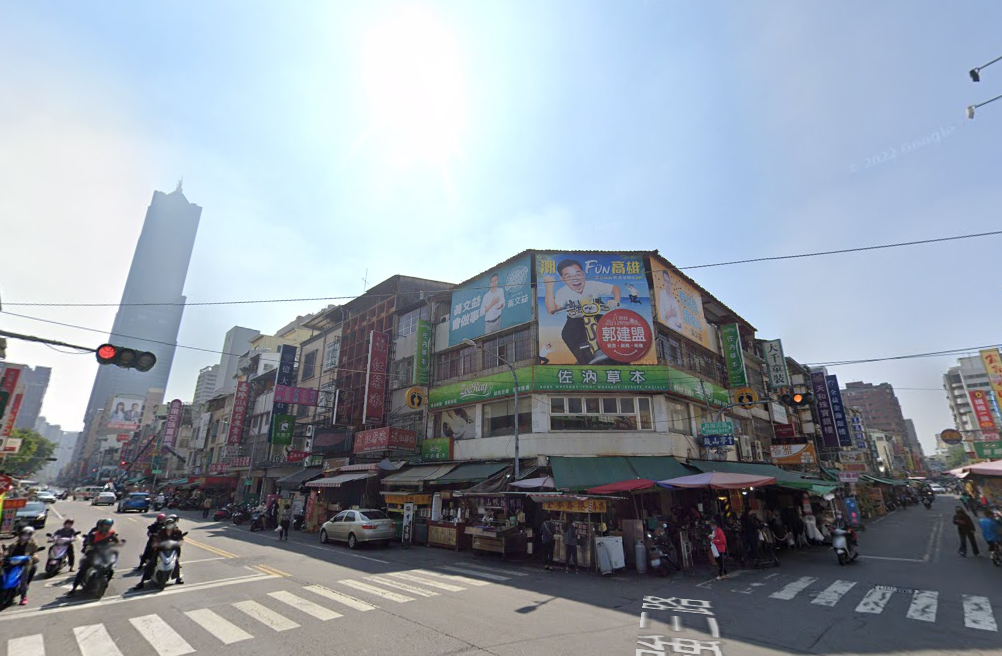 為吃海產粥！高雄男排隊遭騎士撞倒　竟氣到「揮拳打斷他牙」互告