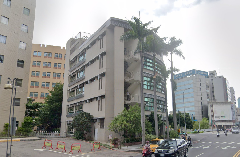 曾「跨坐欄杆3次」猶豫！食安處員工驚傳墜樓身亡　台中市府回應了