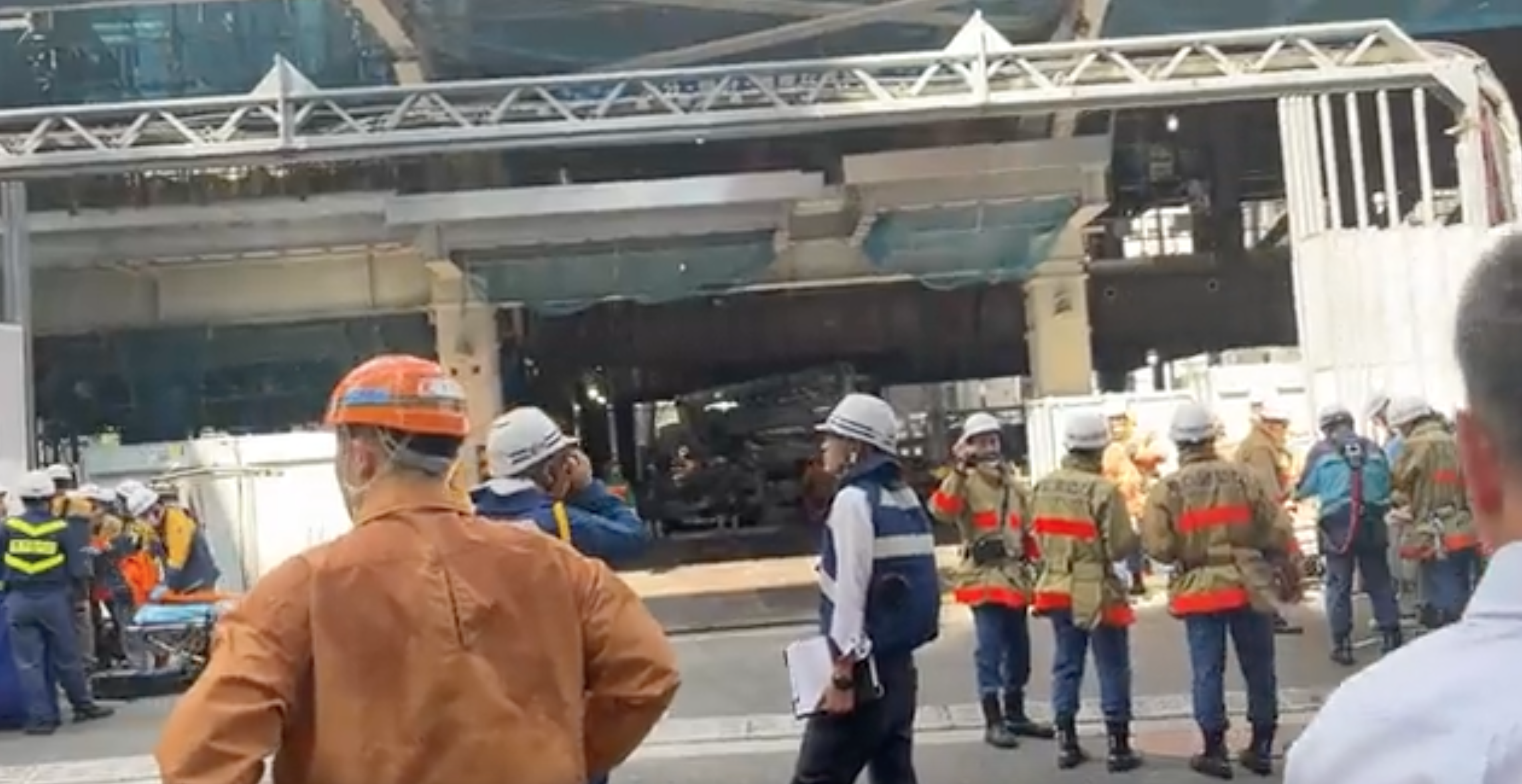 東京重大工安意外！「十噸鋼筋墜落」釀四名工人重傷　當場失去呼吸心跳