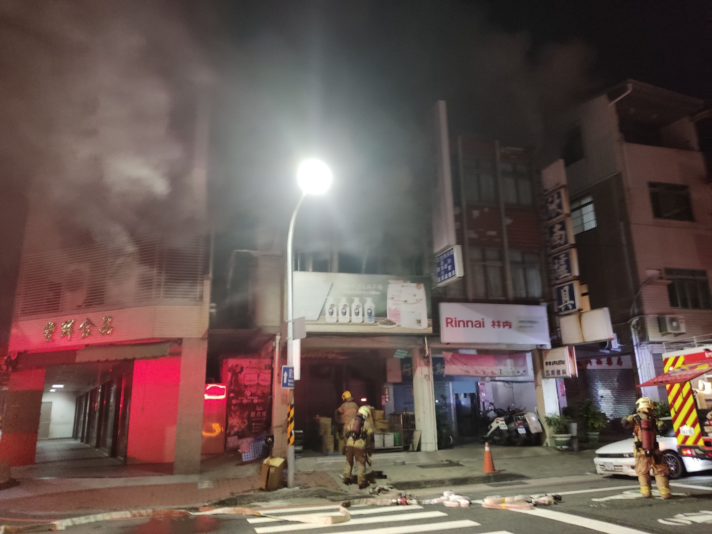 台南寵物店惡火25隻毛孩被燒死業者心碎：都是我養的