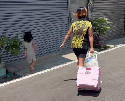 新竹女童被母罰赤腳走滾燙柏油路 路人不忍拍片報警