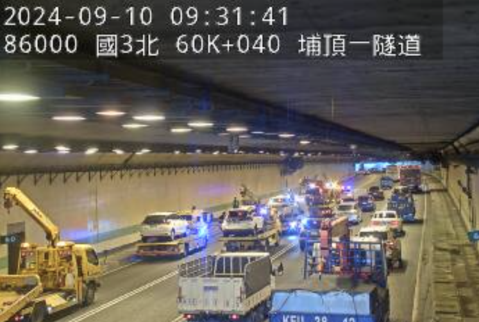 快訊／國3北向60Ｋ埔頂隧道「16車撞成一團」　現場畫面曝光、傷亡不明