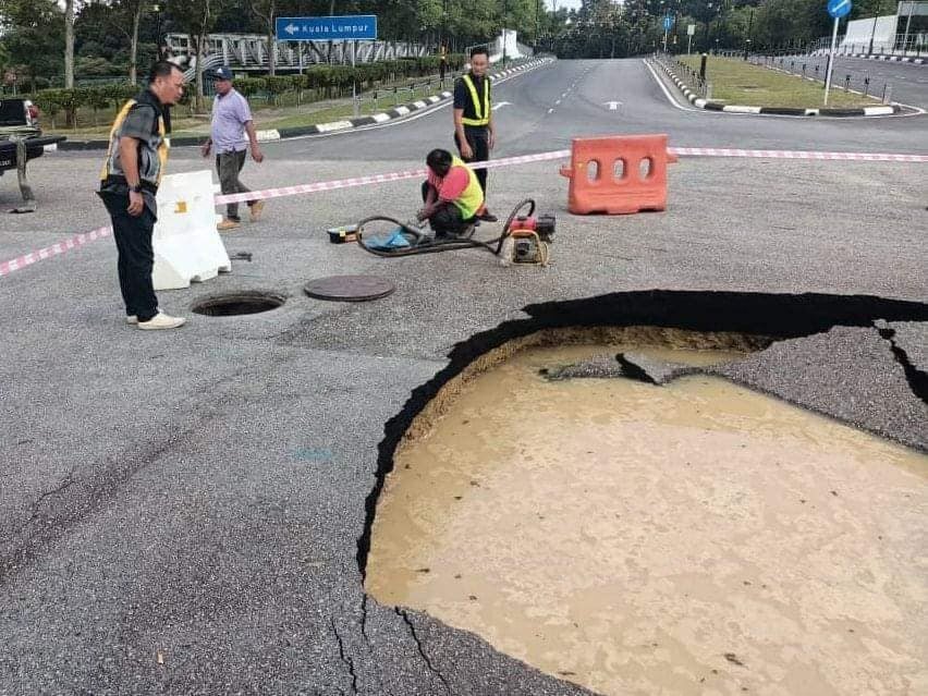 馬來西亞吉隆坡國際機場貴賓大樓外再現天坑