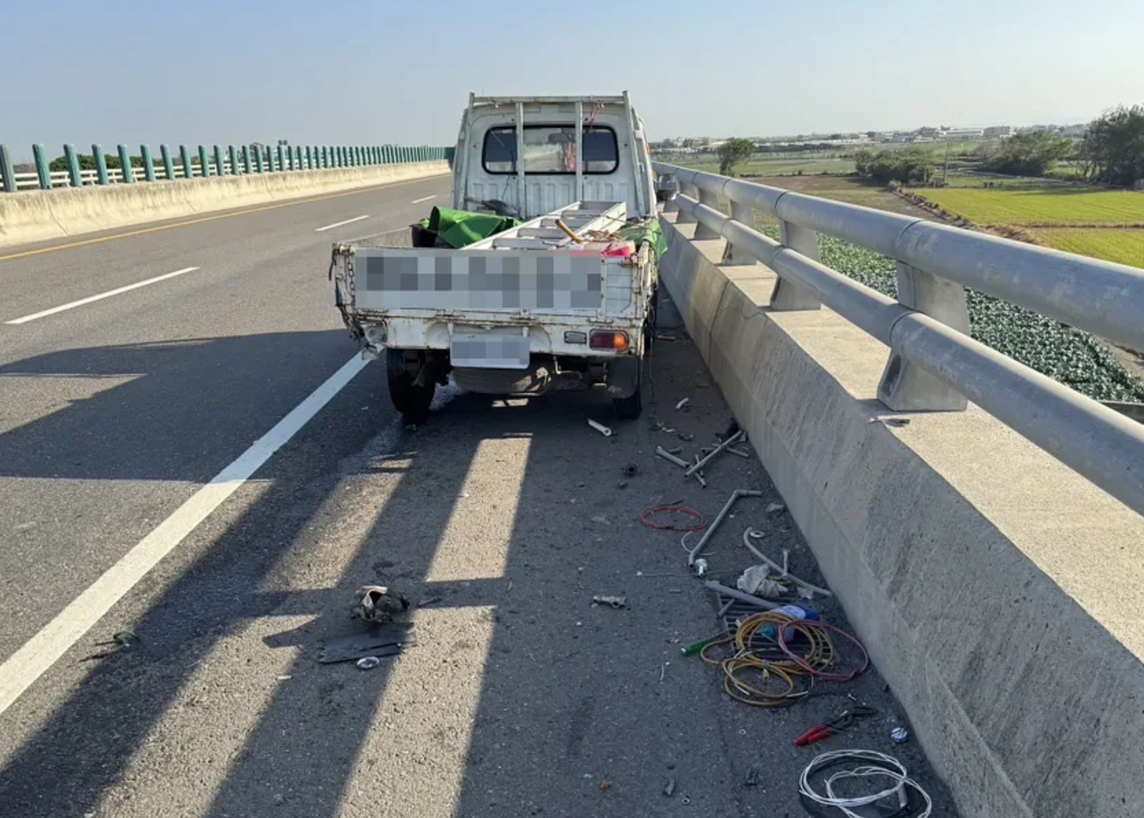 台61線又傳死亡車禍！小貨車駕駛停路肩下車查看　聯結車反應不及撞死人