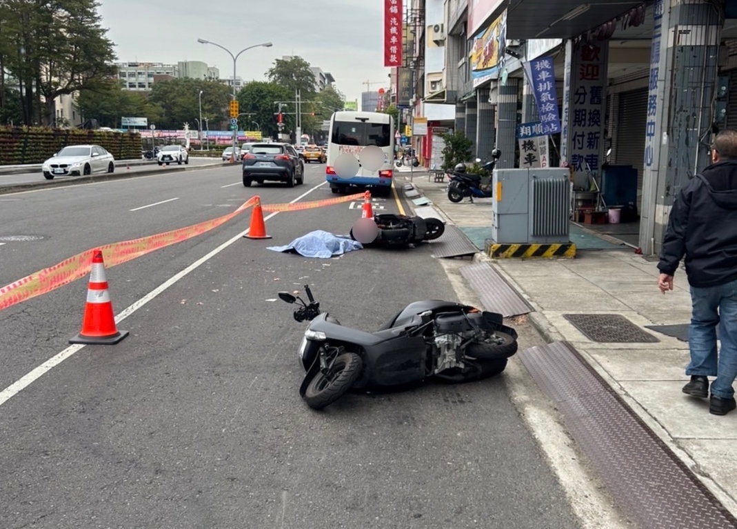 台中死亡車禍！男騎士超車不成倒地「下秒遭公車輾過」當場慘死