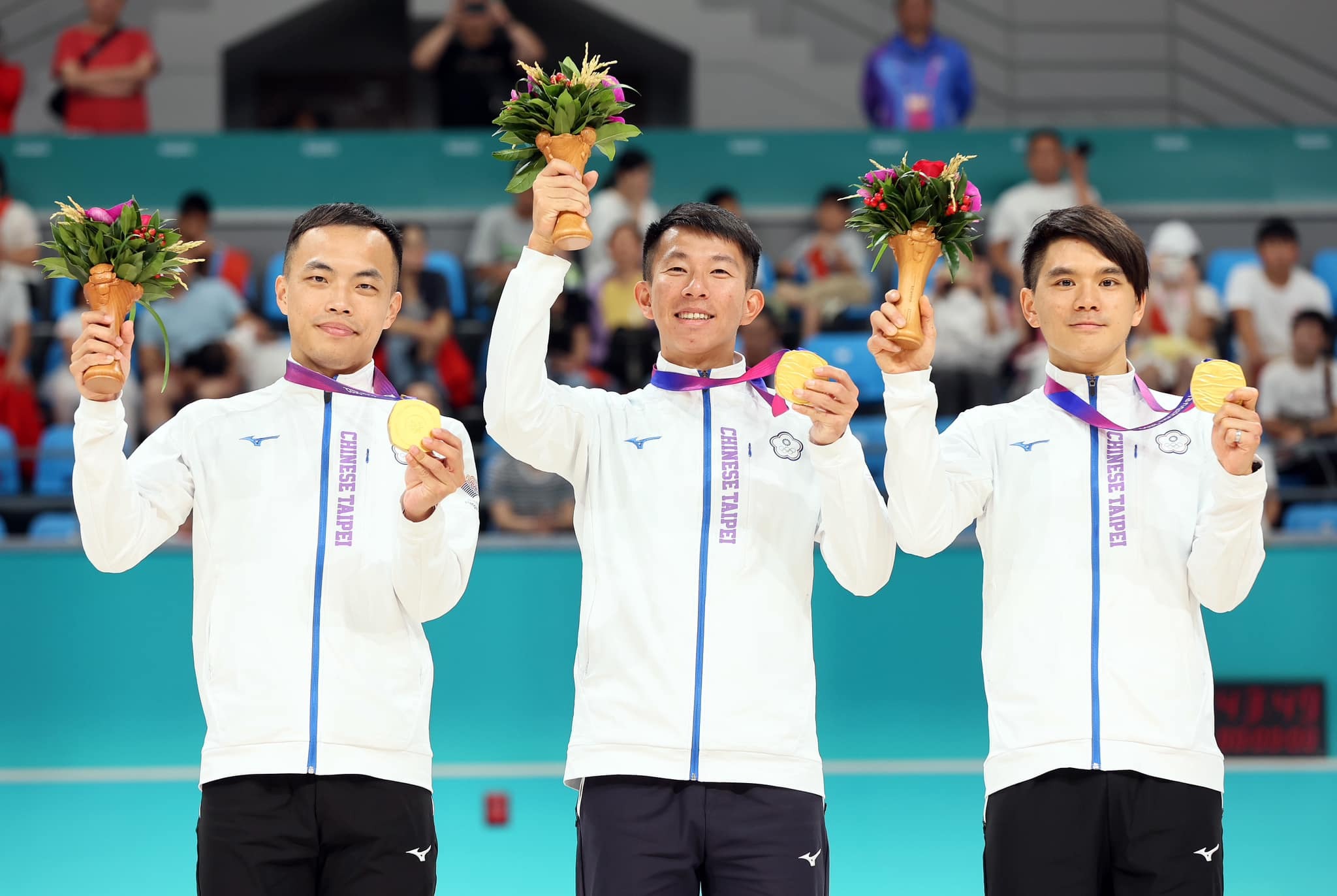 尷尬！南韓選手以為穩贏提前慶祝　中華隊「快0.01秒」逆轉奪金 