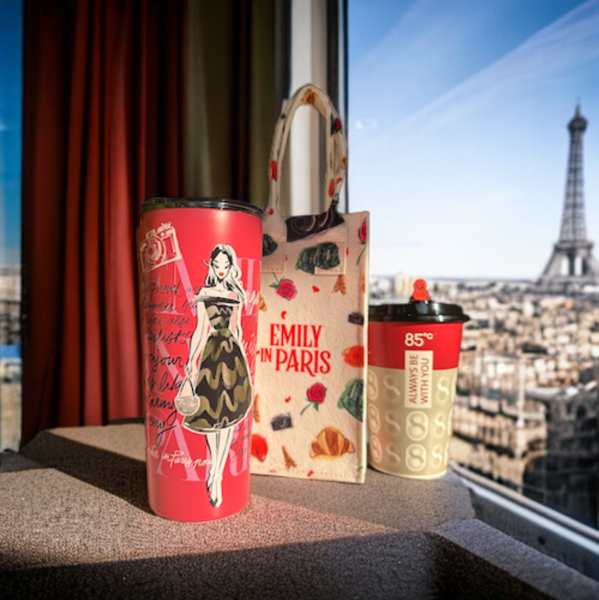 「艾蜜莉在巴黎」熱潮再起！85℃推出限量版不鏽鋼杯袋組，鐵粉們快來搶購！