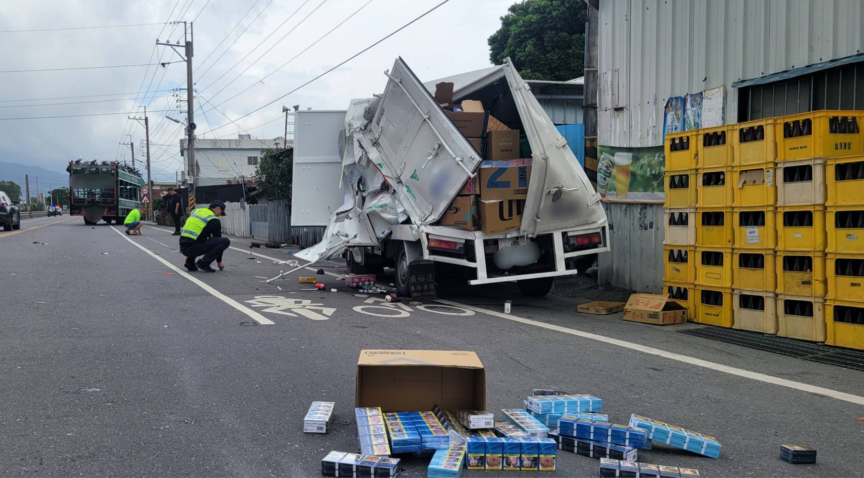 【交通意外】臺東縣臺9線發生重大車禍，卸貨員不幸身亡