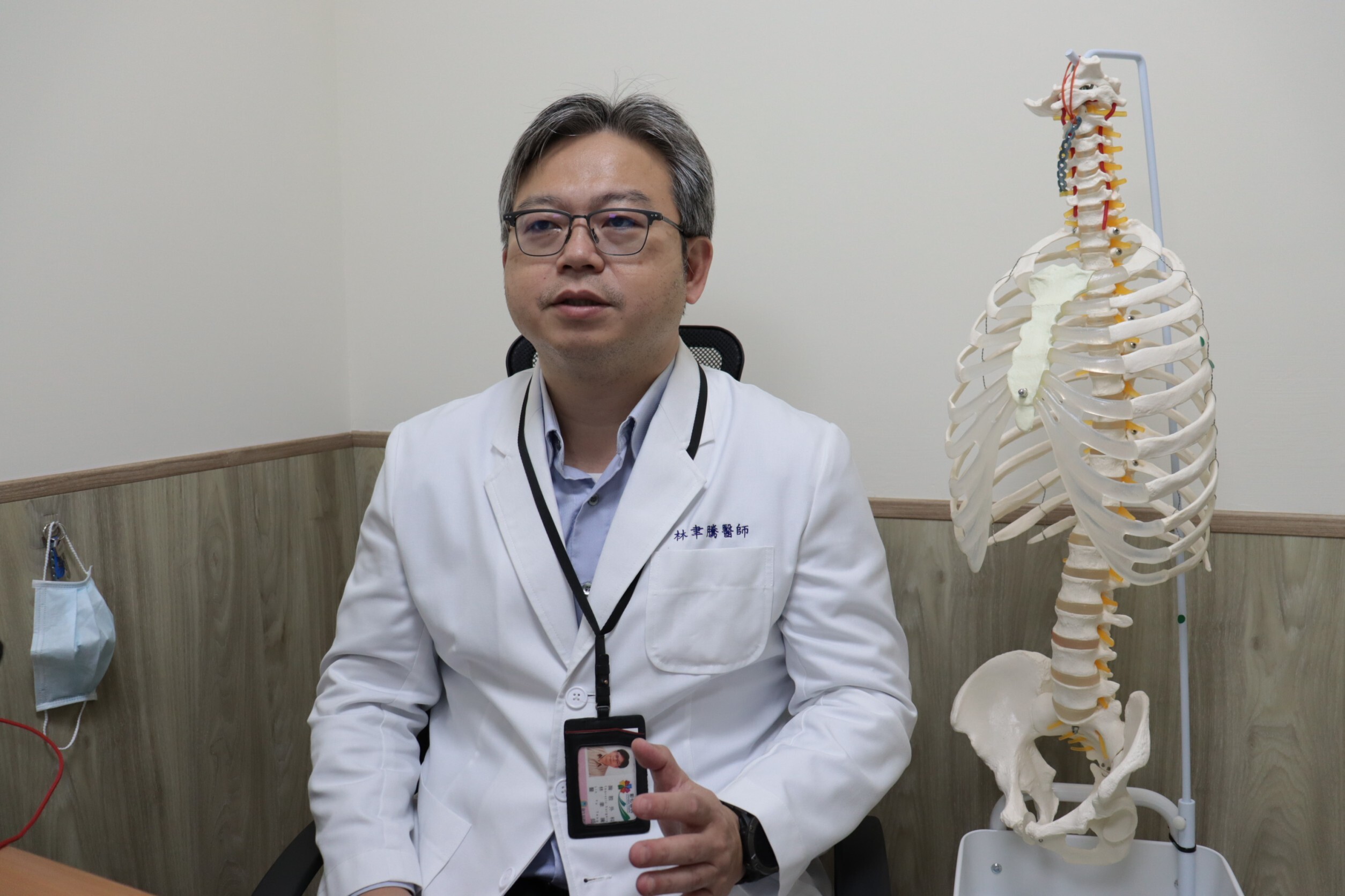 車禍撞斷9根肋骨!80歲老翁持續吃抗凝血劑反變「血胸」 差點休克