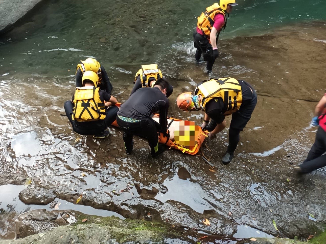  鬼門關前奪命！桃園20歲男野溪戲水傳意外　警消打撈上岸仍宣告不治