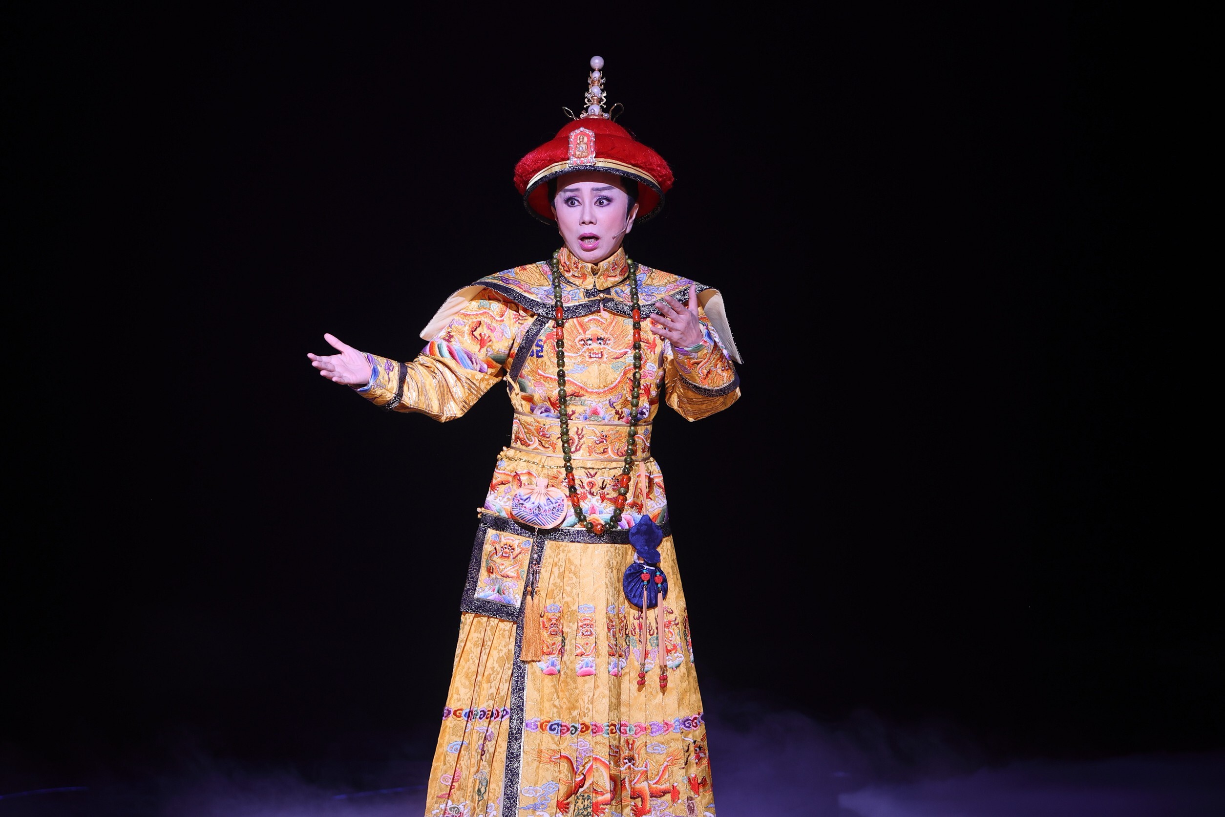 **2025臺灣戲曲藝術節旗艦製作《轉生到異世界成為嘉慶君》：歌仔戲的創新冒險**