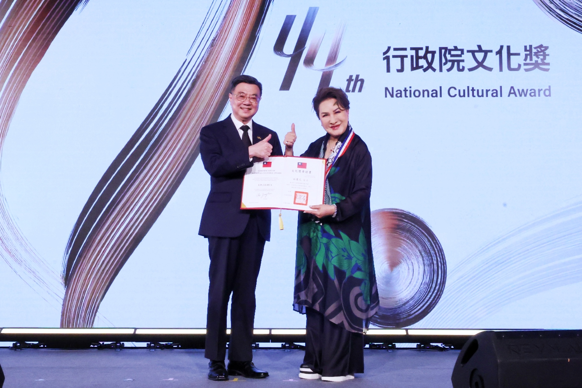  楊麗花獲頒第44屆行政院文化獎：歌仔戲傳奇再創高峰