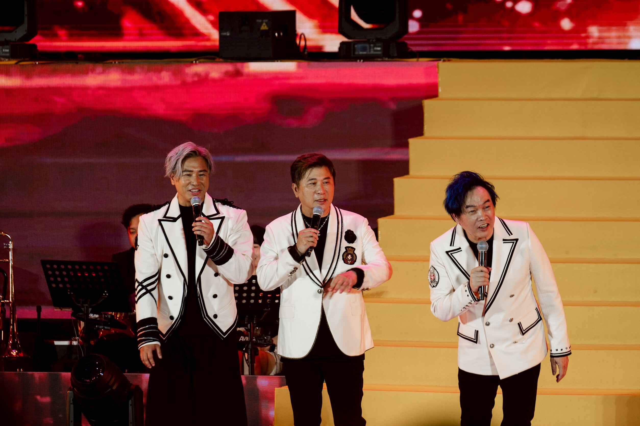  「鑽石舞台之夜」台中熱鬧開唱 胡瓜反串搞笑引爆全場