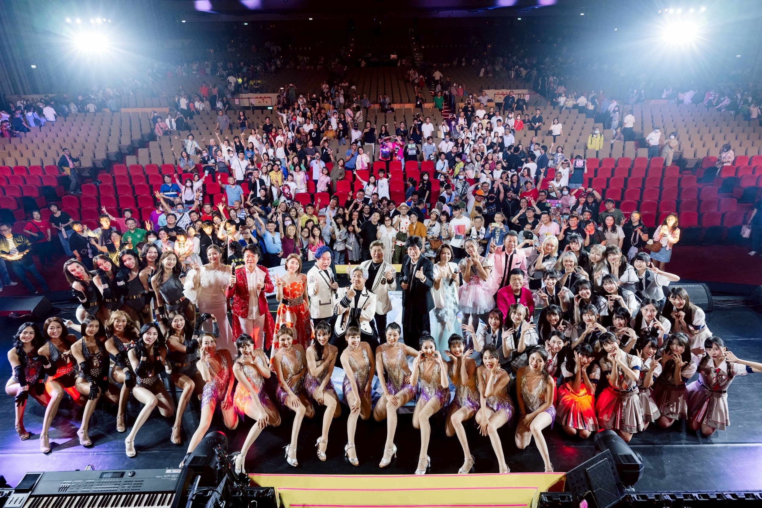  「鑽石舞台之夜」台中熱鬧開唱 胡瓜反串搞笑引爆全場