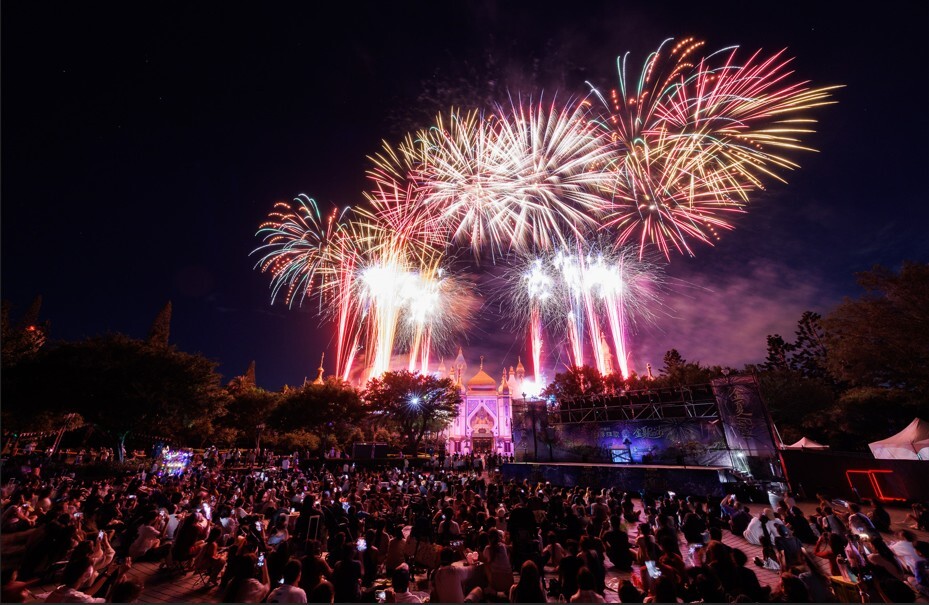  六福村煙火秀：暑假限定的夢幻體驗，父親節優惠不容錯過