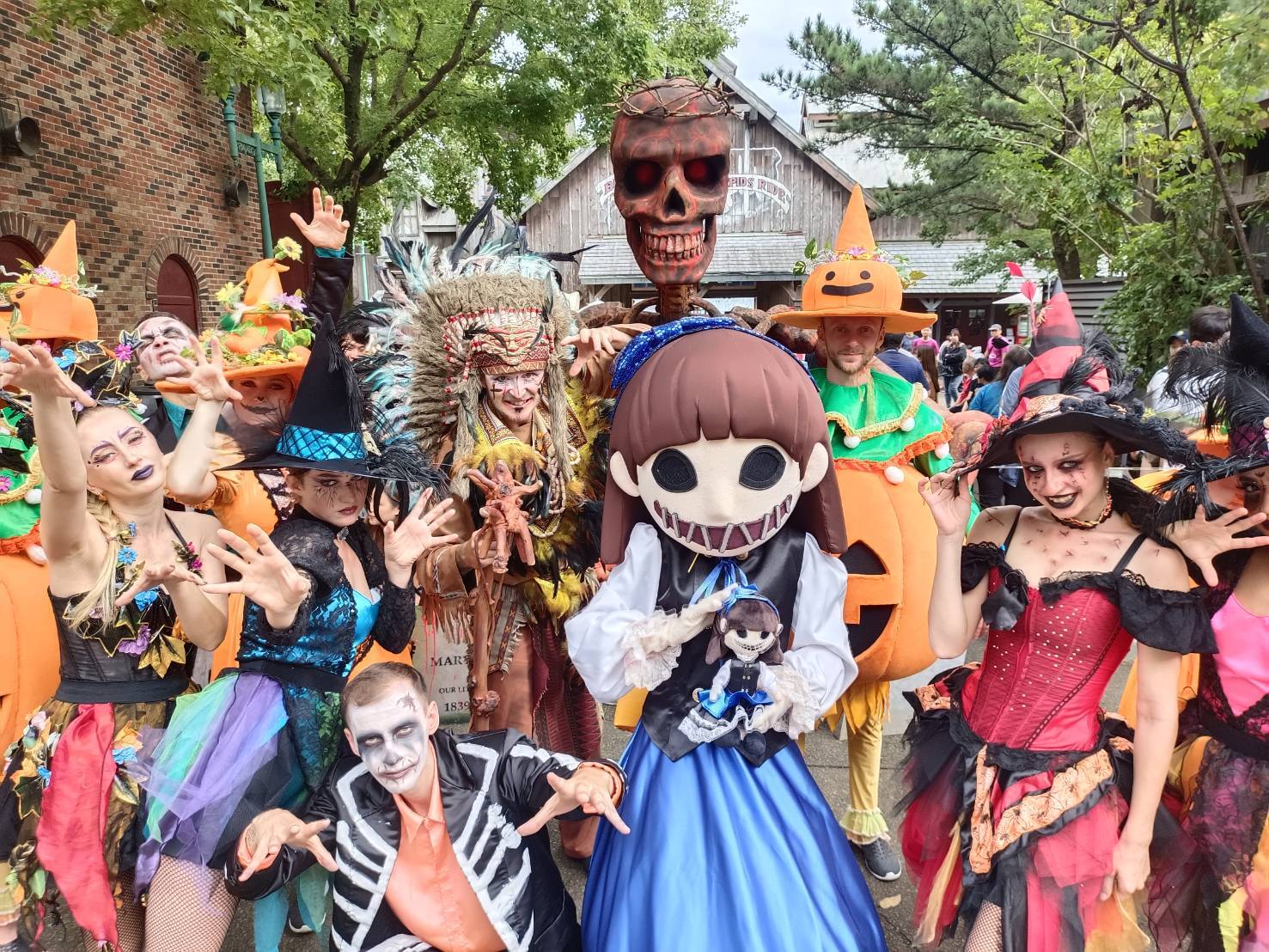 **六福村萬聖節驚喜：芮妮的舞會邀請，勇敢者的浪漫之夜**