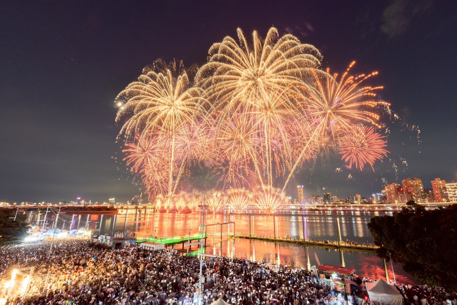  大稻埕夏日節圓滿落幕：煙火情歌夜吸引15萬人共襄盛舉