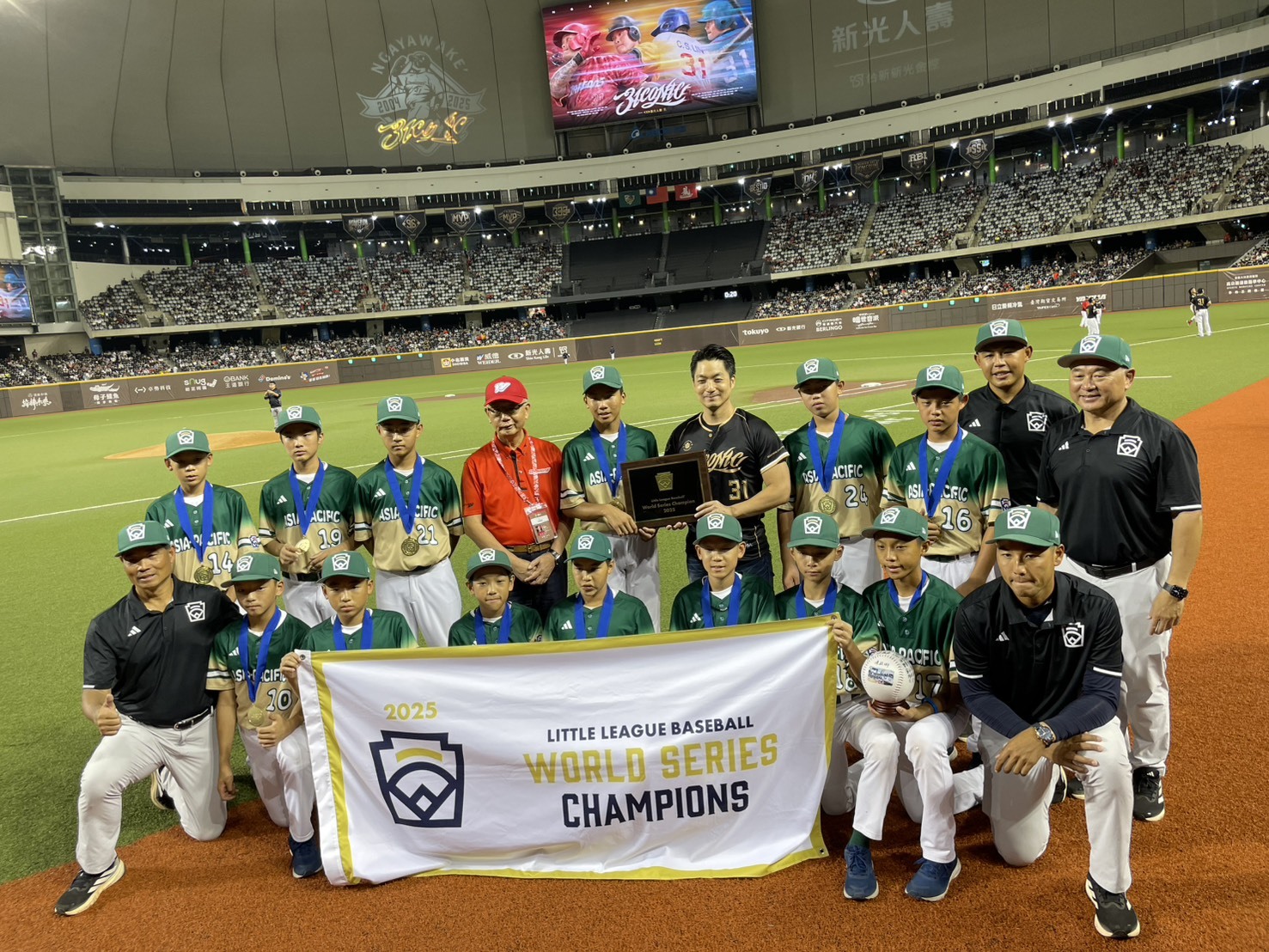 東園少棒奪冠凱旋遊行　蔣萬安加碼498萬「訓練大禮包」