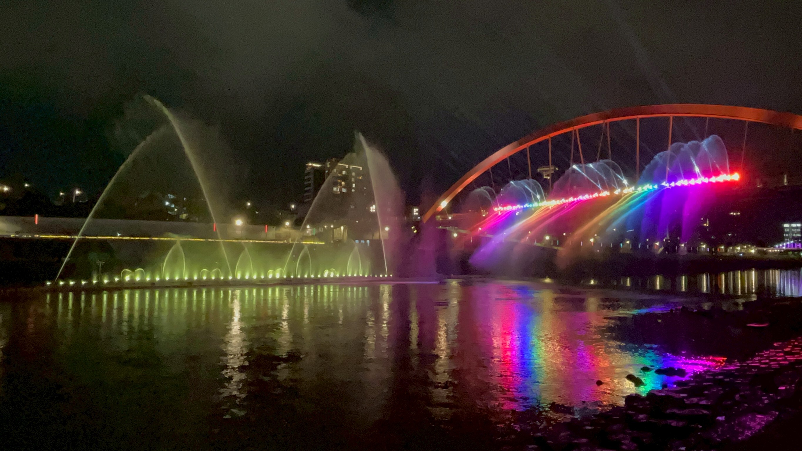 水舞嘉年華今開幕！雙水幕、低空焰火共演　9/13起連演37天