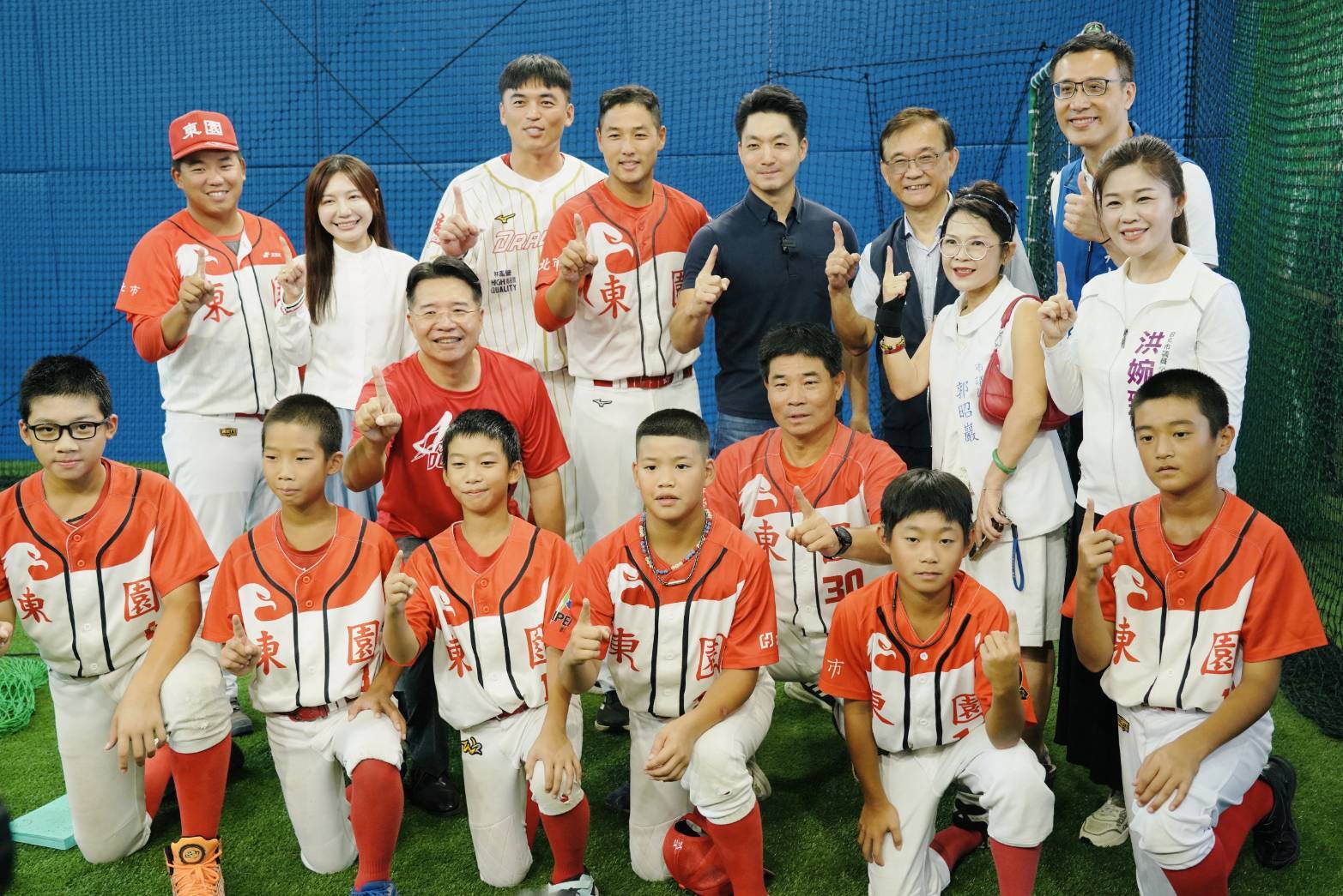 孕育未來棒球之星！東園國小共構大樓落成　全台首座室內棒球打擊練習場進駐