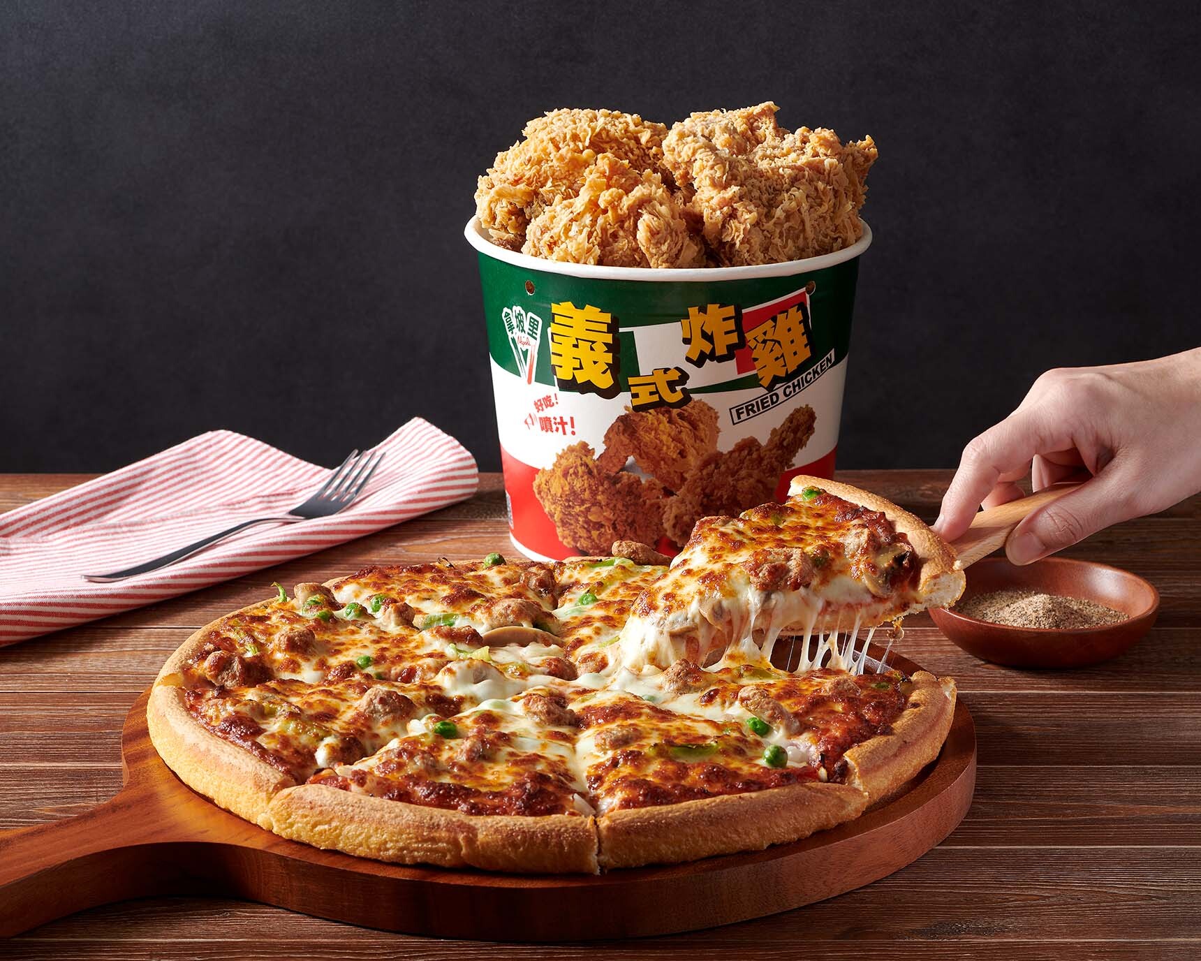 拿坡里推「金賞烏魚子披薩」！買大送大限時優惠　下午3點前小披薩也打折