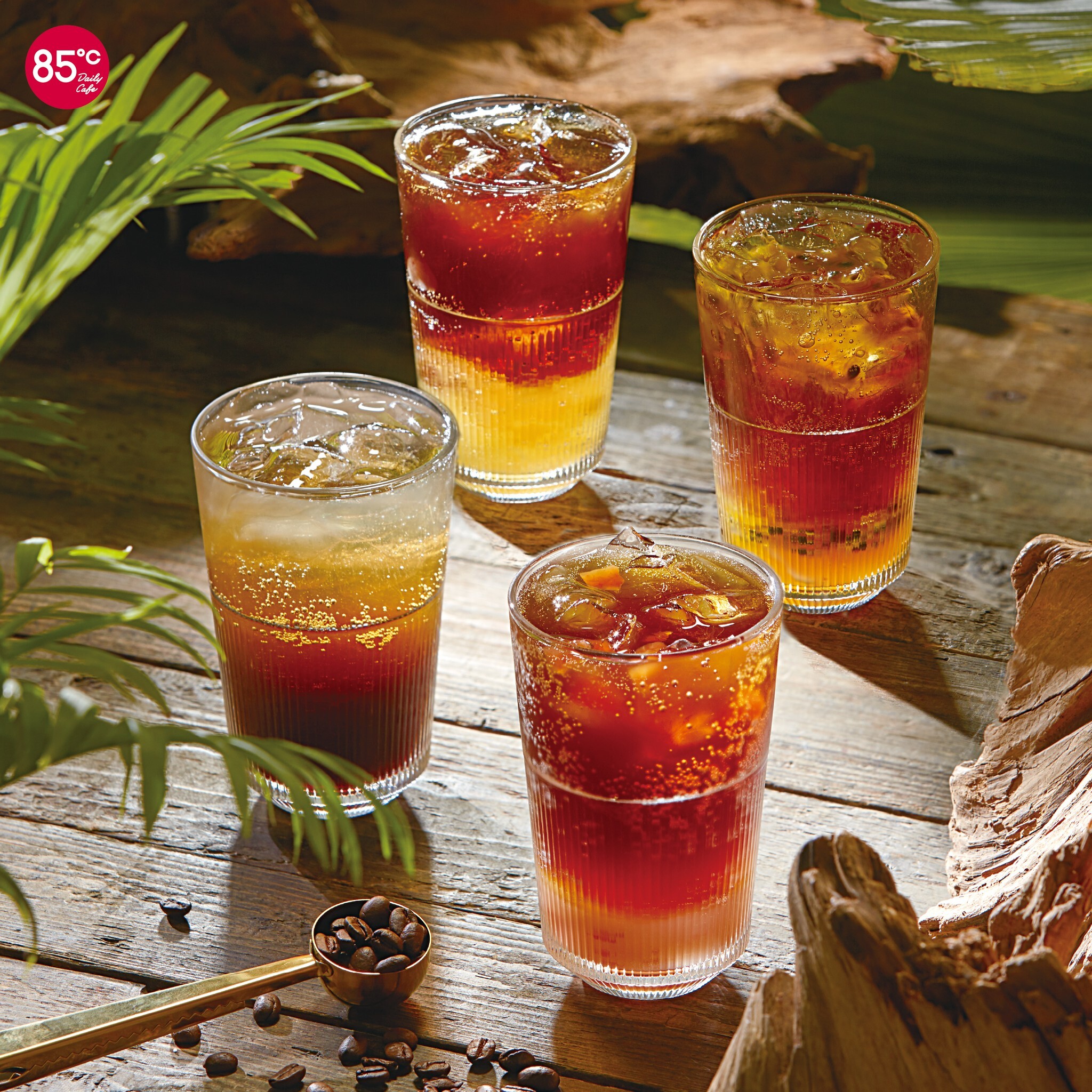 10/1世界咖啡日！85℃水果咖啡系列第二杯半價　萬聖節推搞怪蛋糕