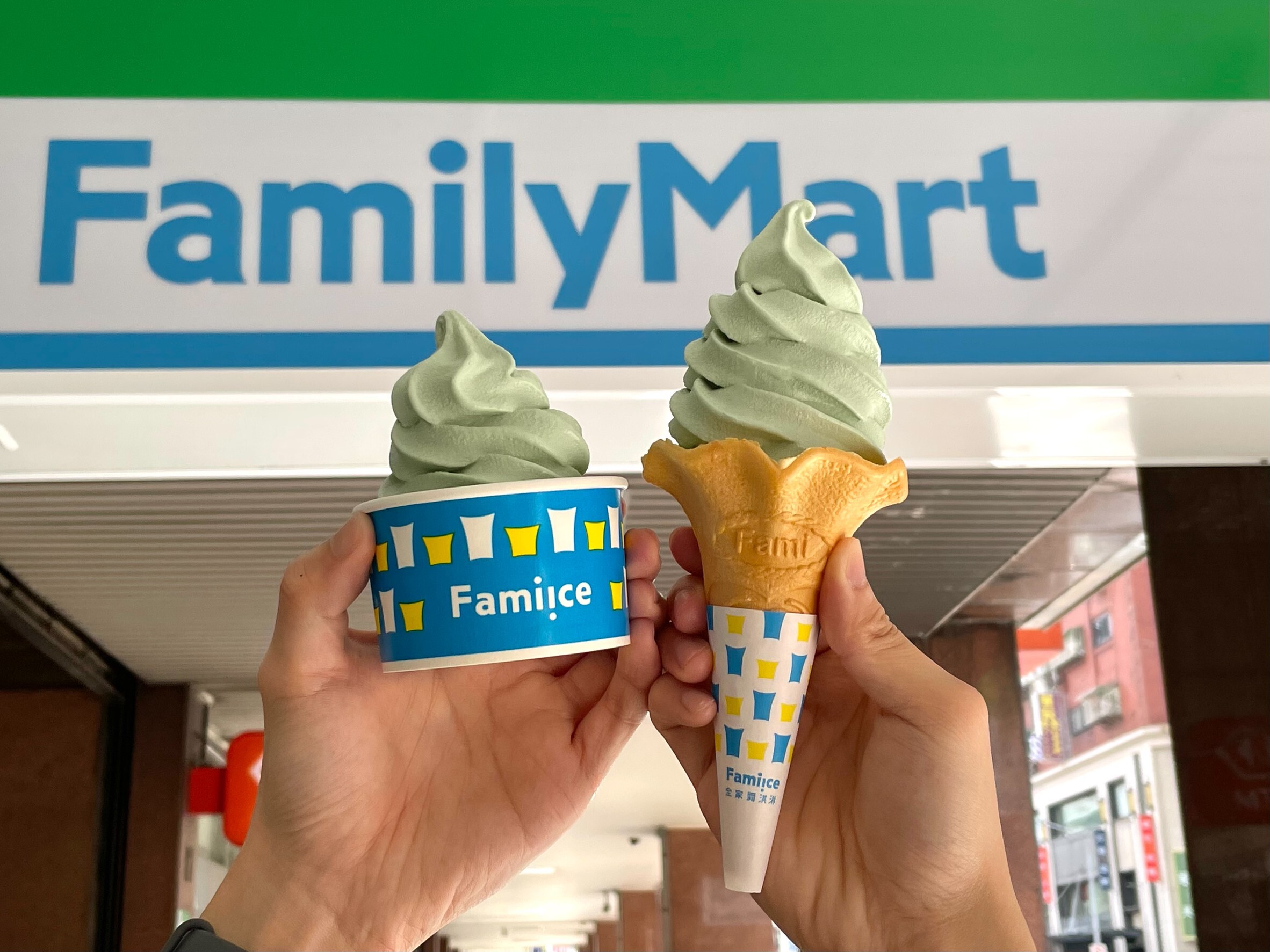 全家「香菜」、「炭燒咖啡」霜淇淋10/5登場！還有咖啡、芒果飲　雙十連假超值優惠