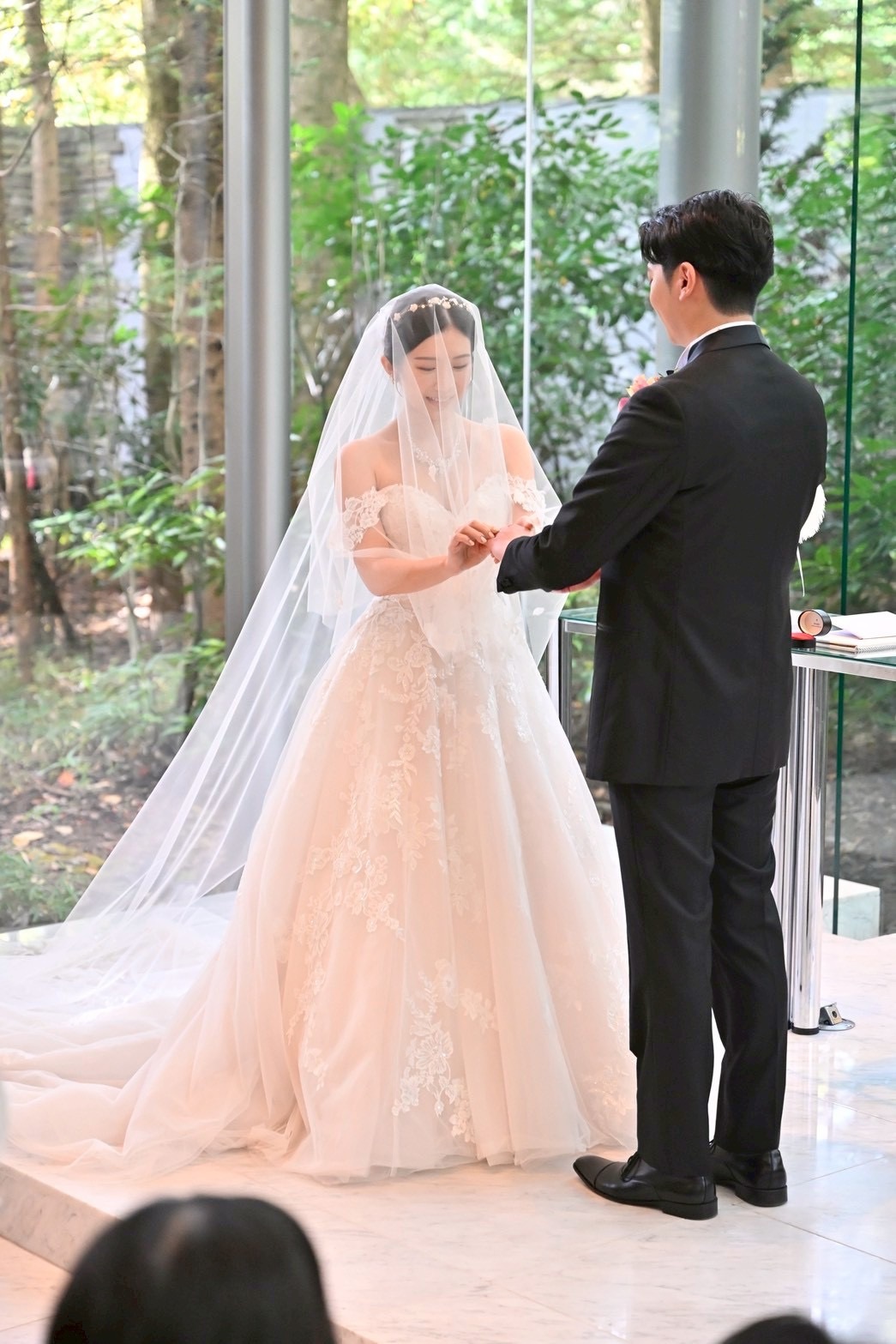  鄭家純輕井澤浪漫婚禮實現愛的承諾，Akira深情告白感動全場