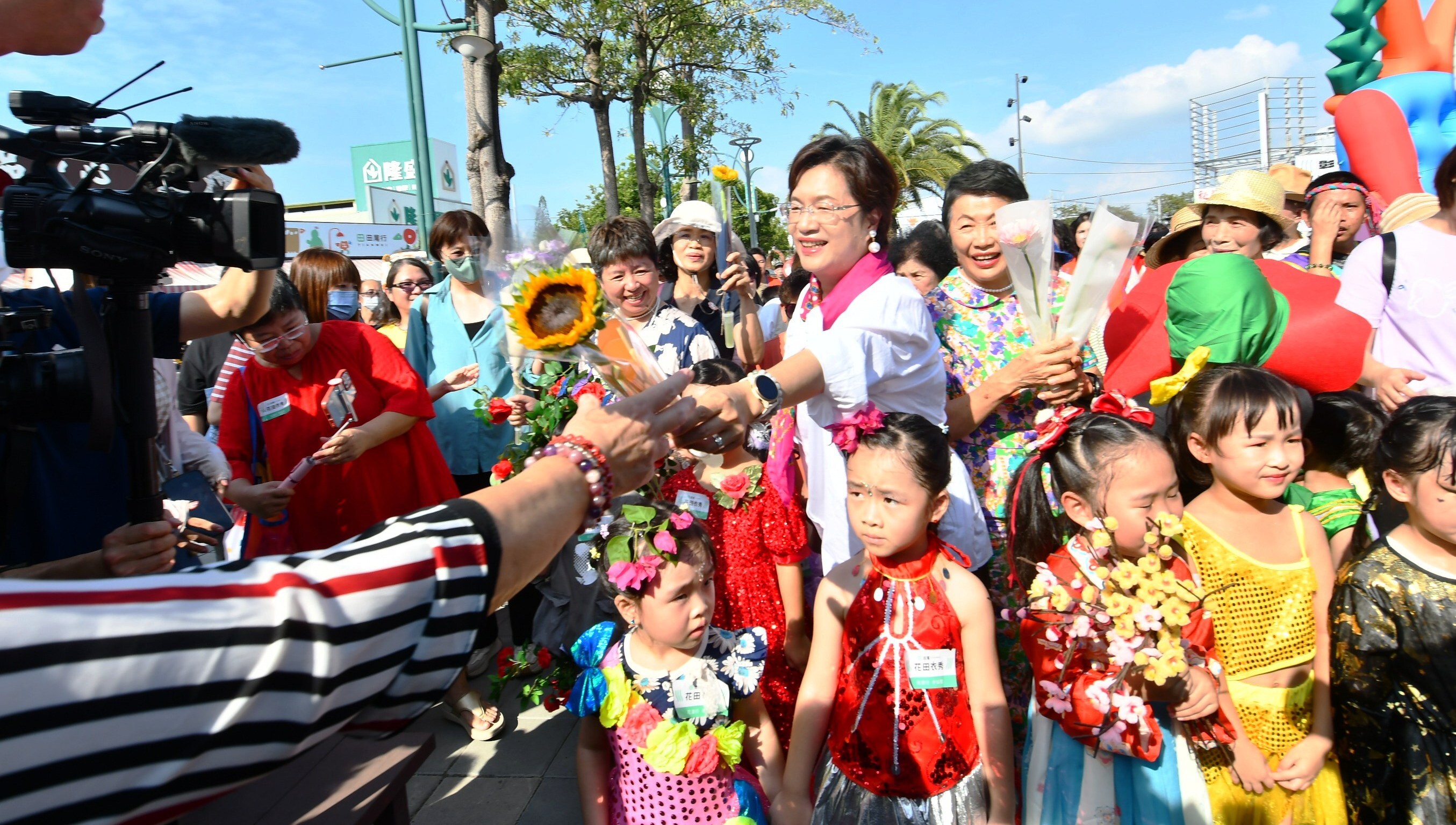 花田衣秀壓軸登場:田尾花漾行走秀展現庶民時尚