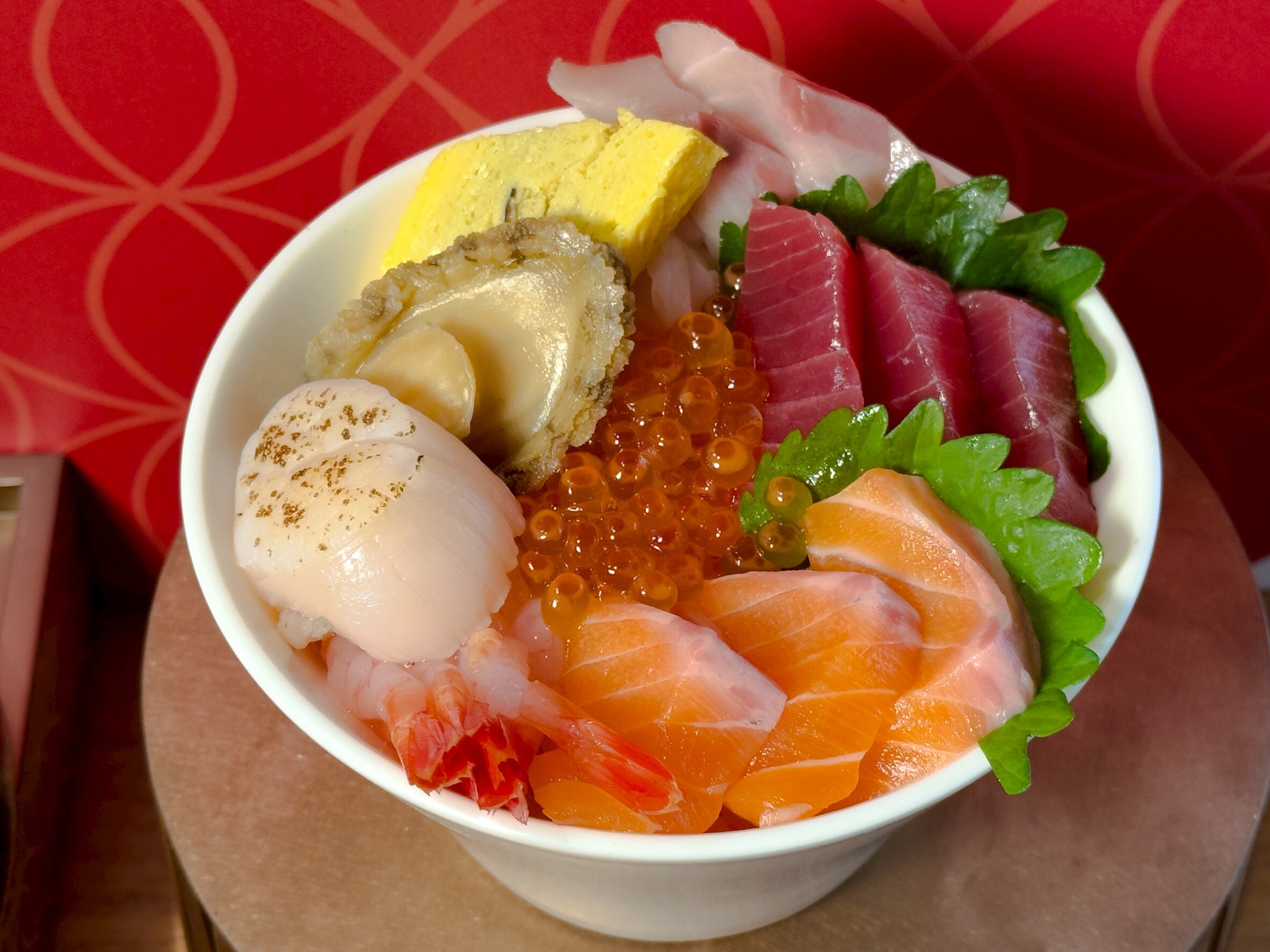  「樂天三本柱」攜手「貓將壽司」推出限定海鮮丼，粉絲熱情爆棚