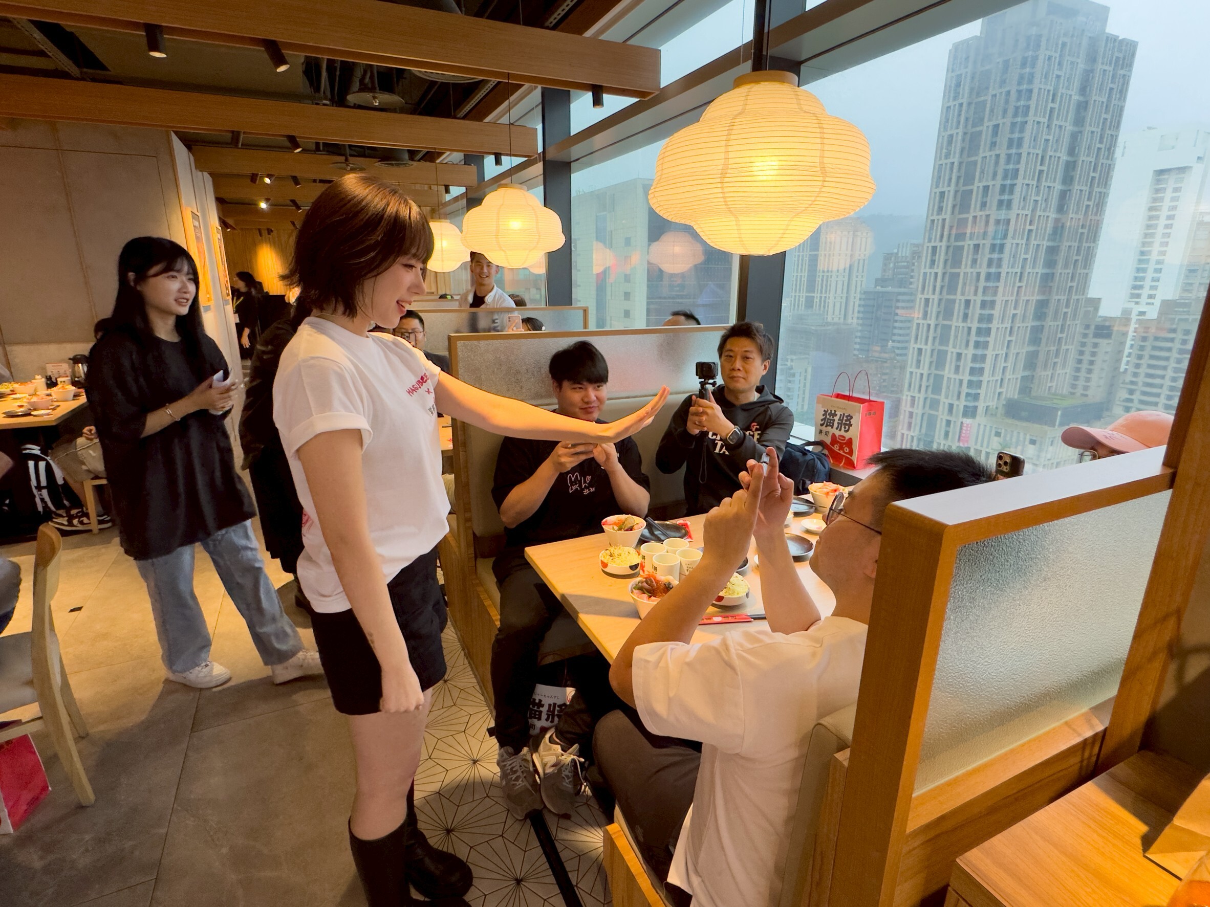  「樂天三本柱」攜手「貓將壽司」推出限定海鮮丼，粉絲熱情爆棚