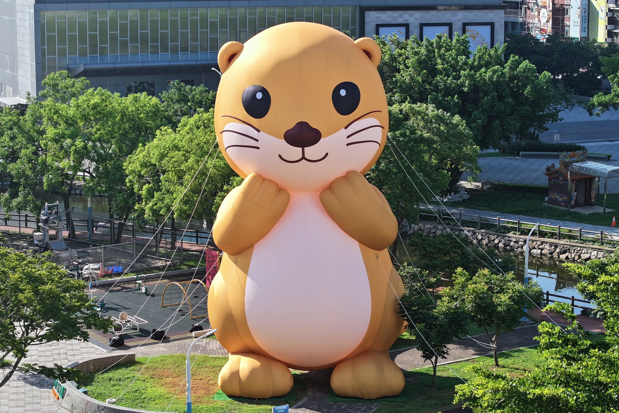 璀璨燈海迎聖誕!2025新北歡樂耶誕城搶先點亮