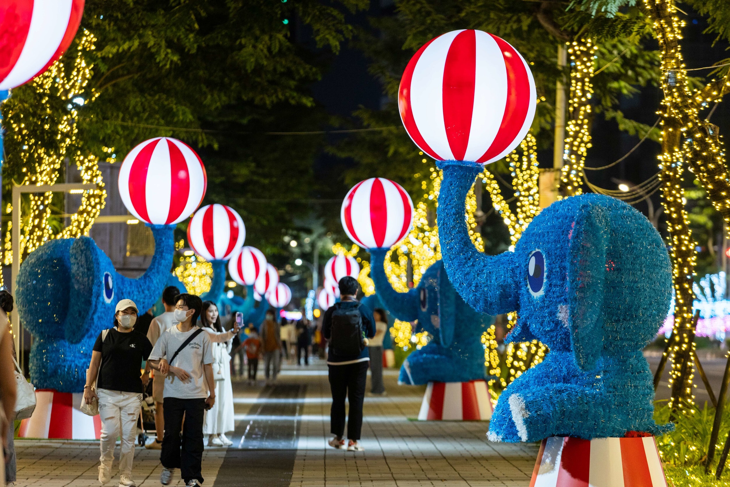 璀璨燈海迎聖誕!2025新北歡樂耶誕城搶先點亮